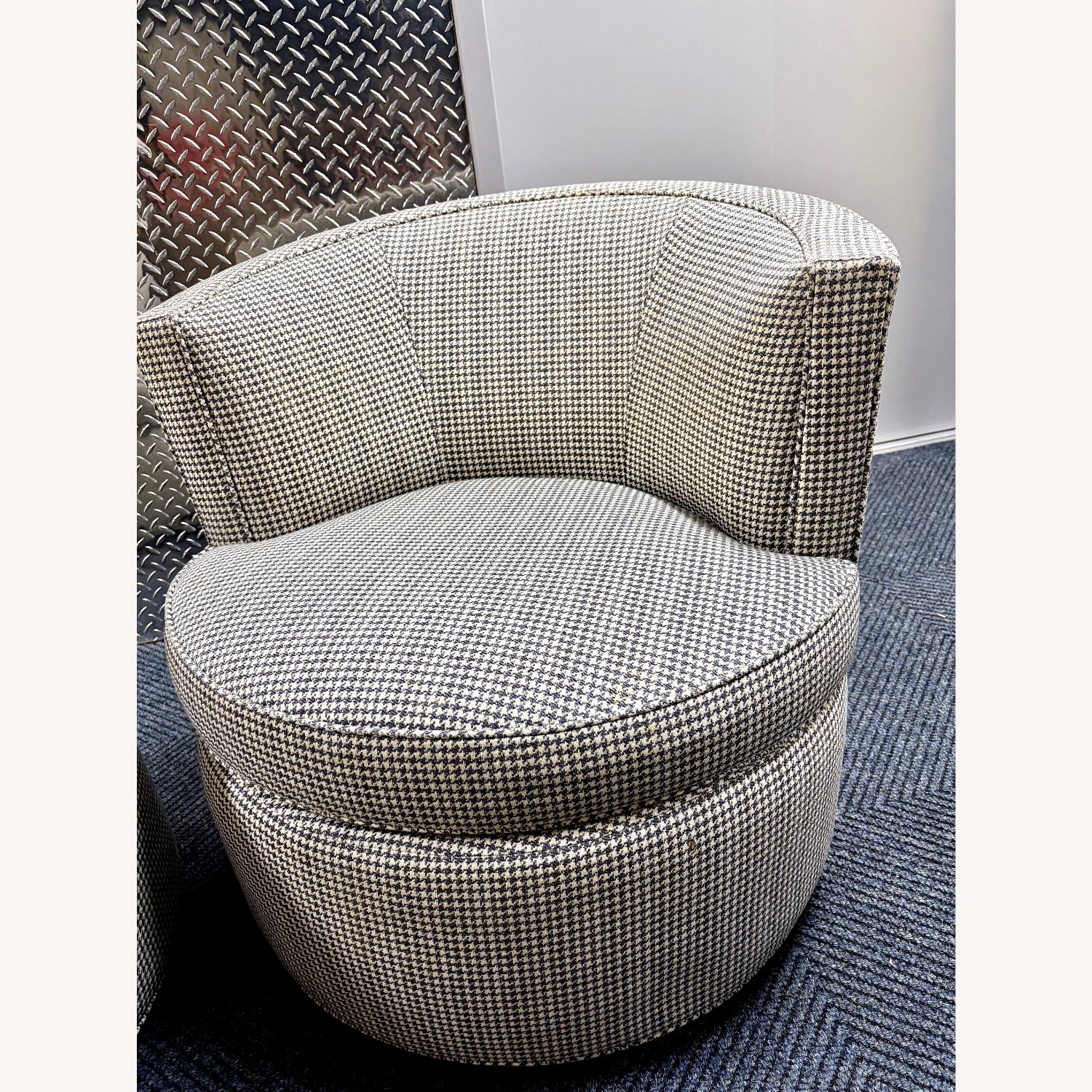 Room & Board Otis Swivel Chair - Thumbnail 5