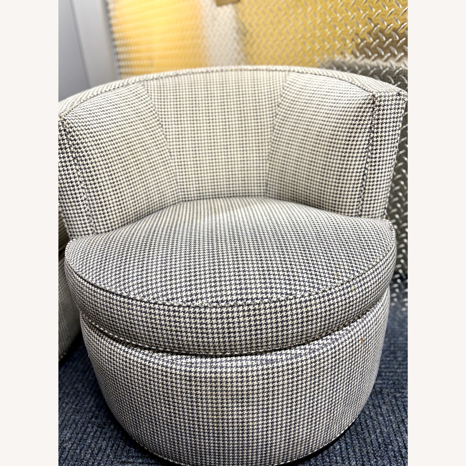 Room & Board Otis Swivel Chair - Thumbnail 3