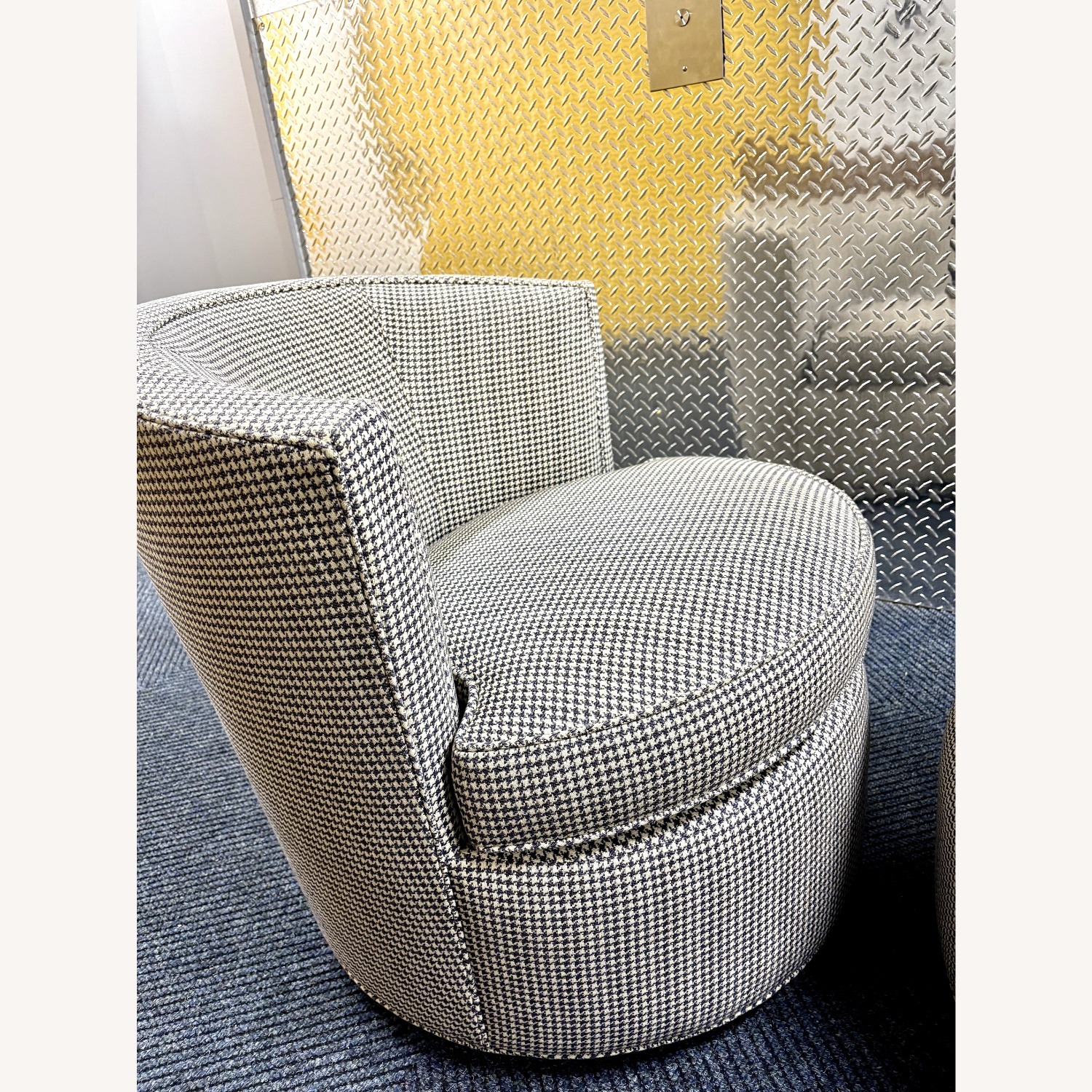 Room & Board Otis Swivel Chair - Thumbnail 2