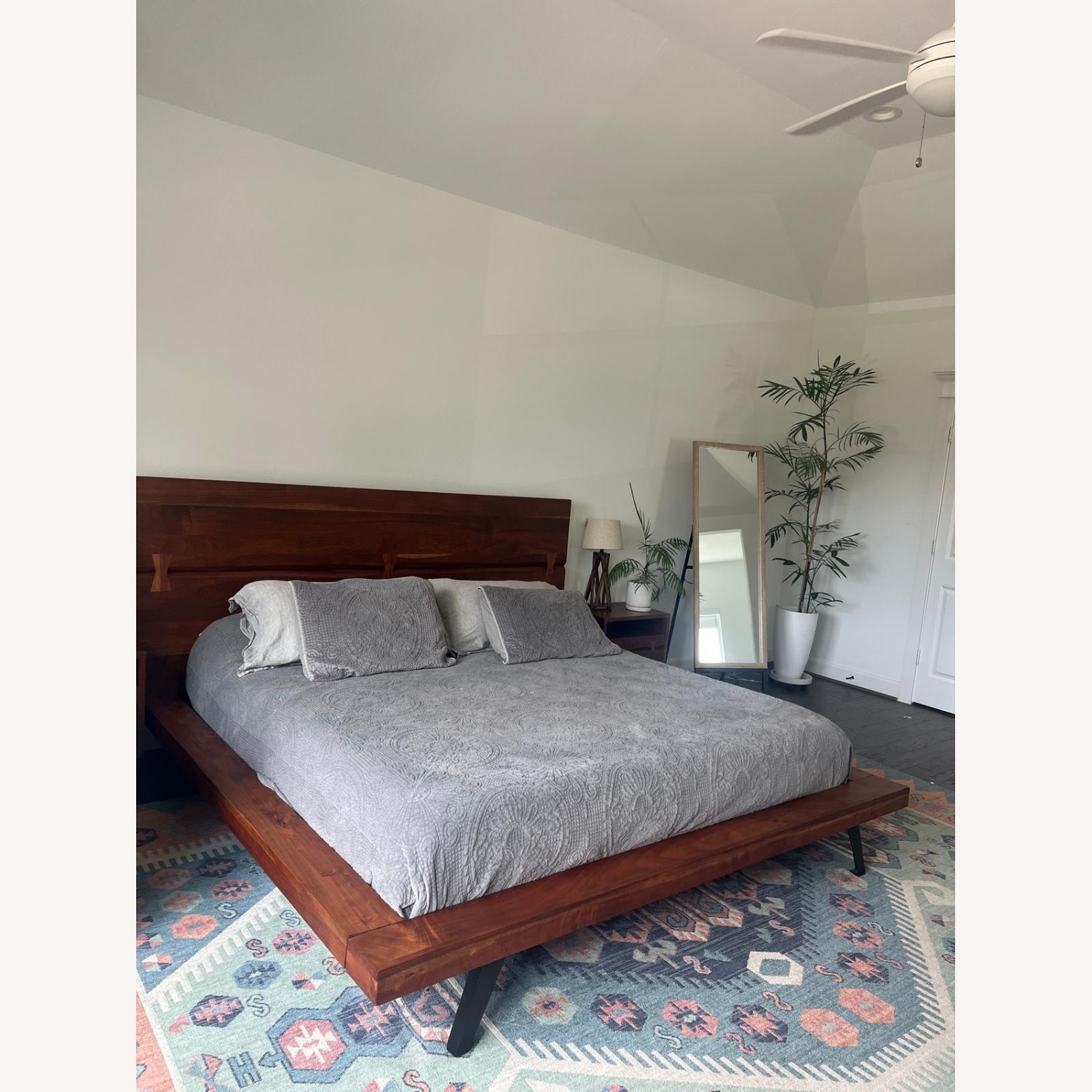 Modani Anaho King Bed - image-3