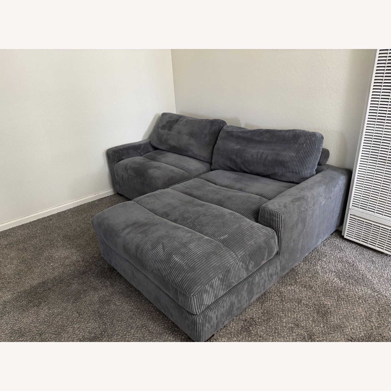 Wade Logan Sectional - image-3