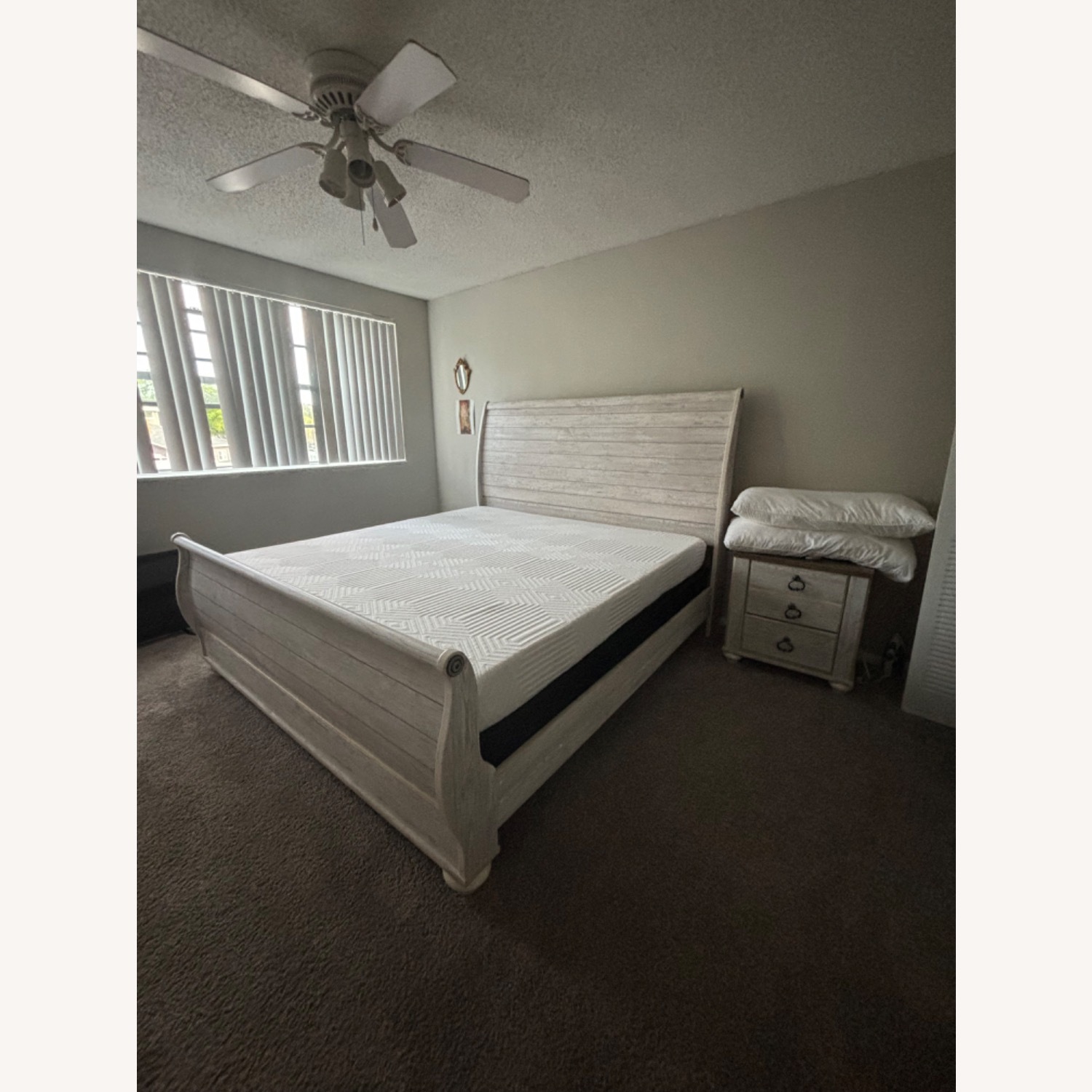 Willowton King Sleigh Bed - image-4