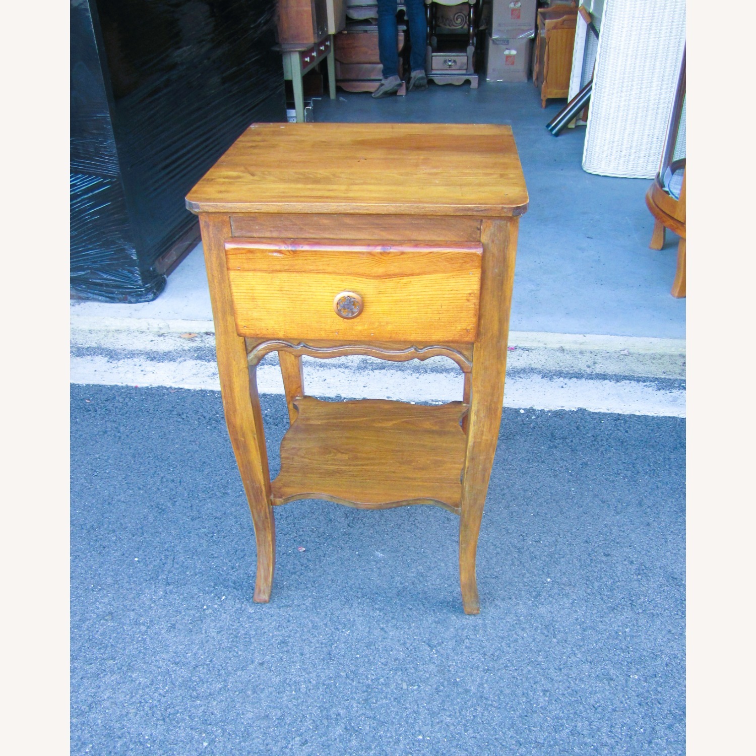 Vintage Accent Table Med Oak Stained - image-1