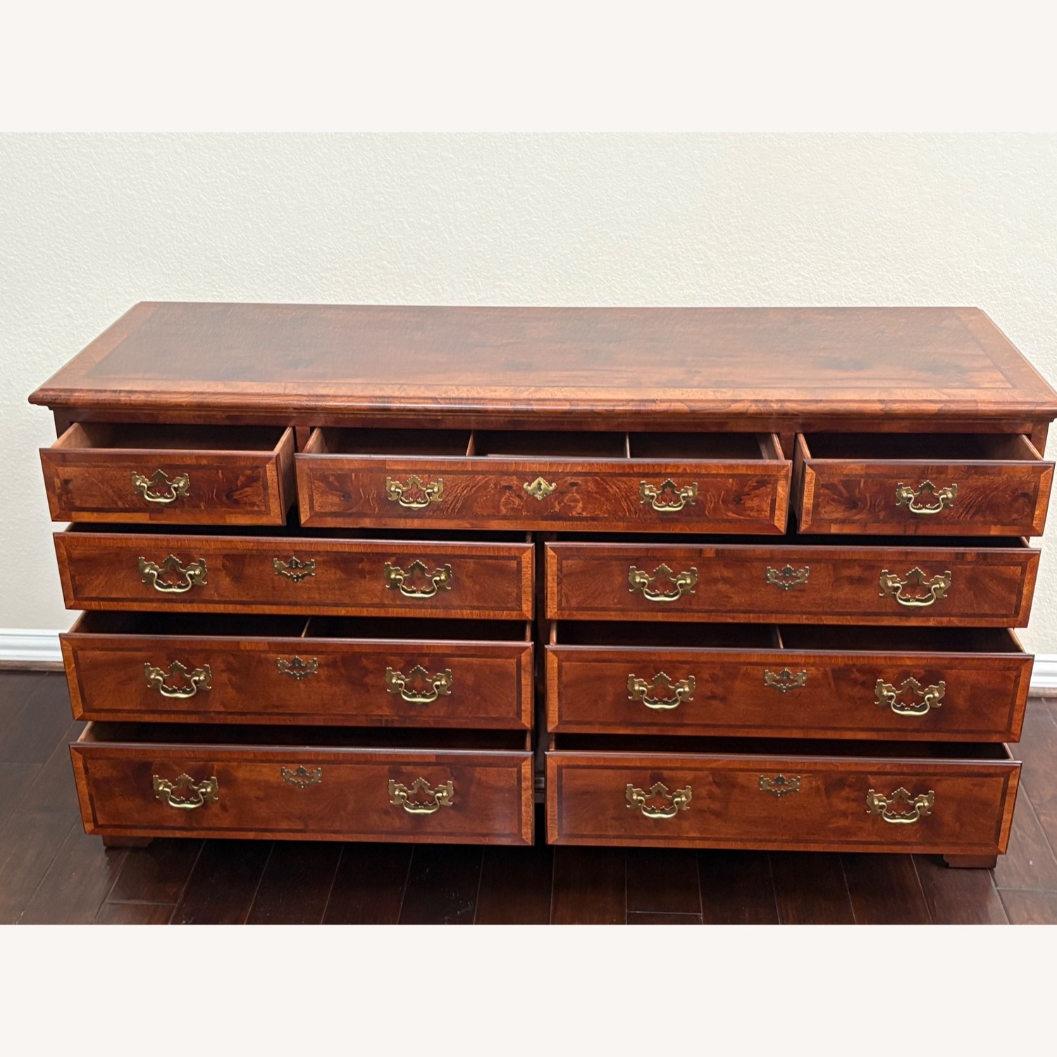 アメリカ　アストン　ヘンレドン　チェスト　アンティーク家具　henredon Henredon Aston Court Dresser - AptDeco