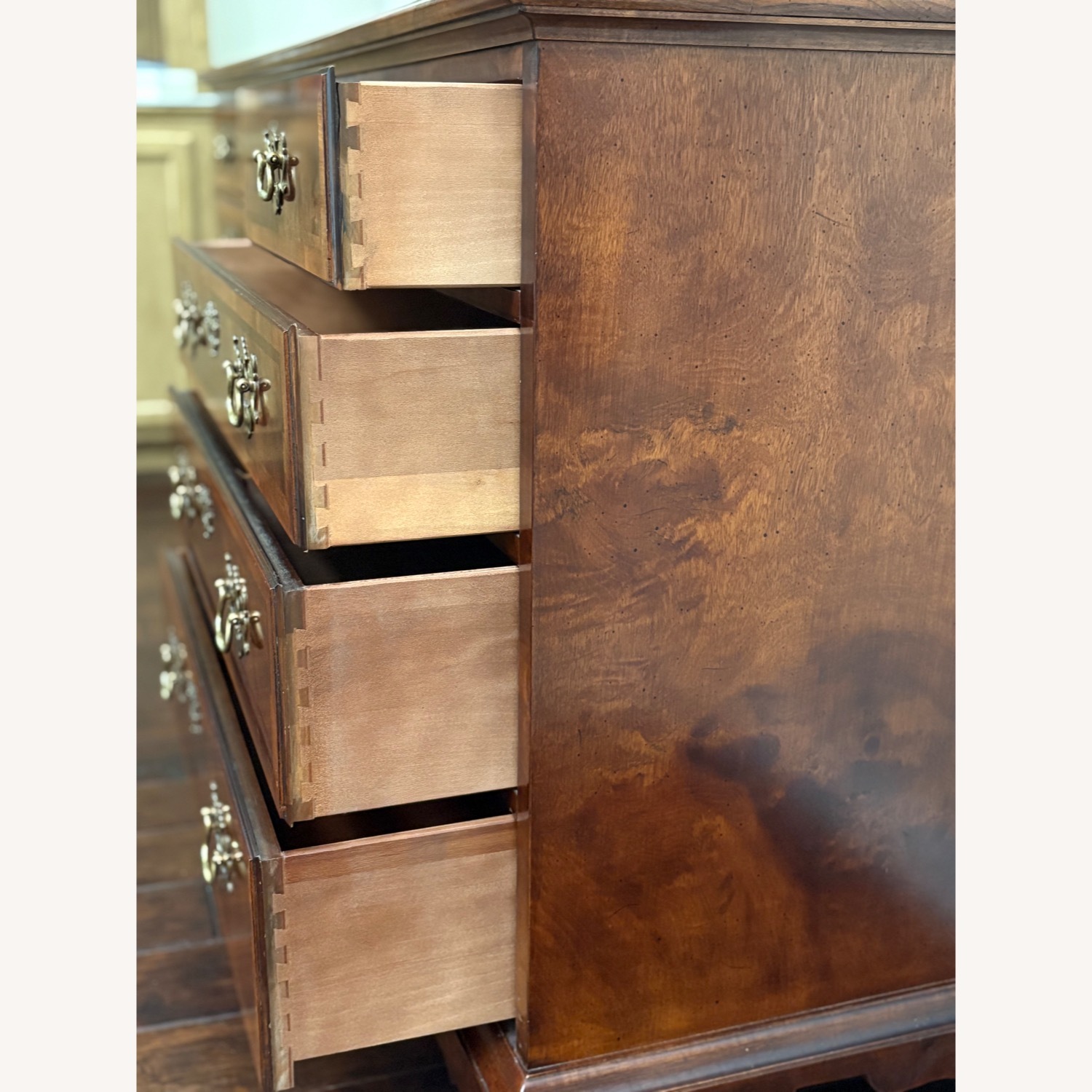 アメリカ　アストン　ヘンレドン　チェスト　アンティーク家具　henredon Henredon Aston Court Dresser - AptDeco