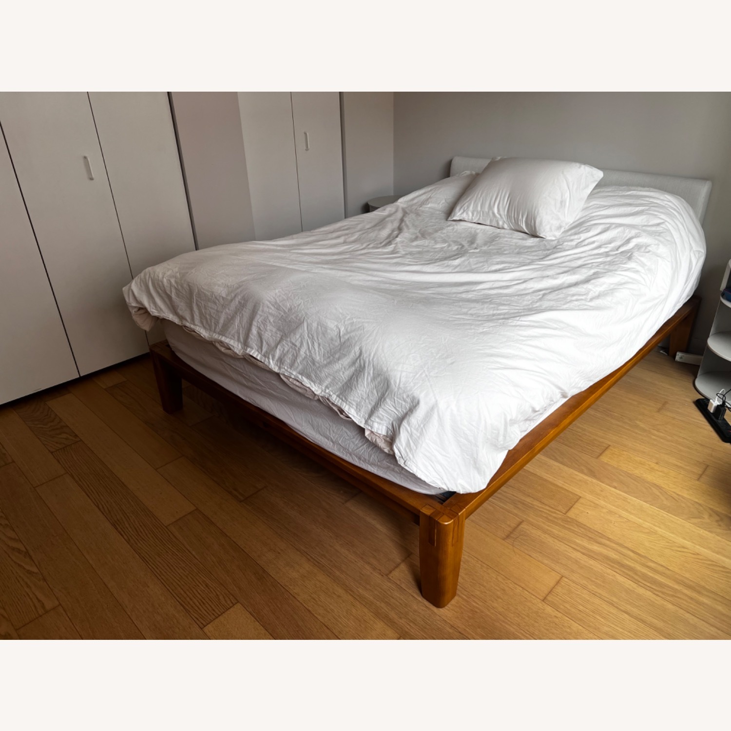 Thuma Classic Bed with Pillowboard - image-3