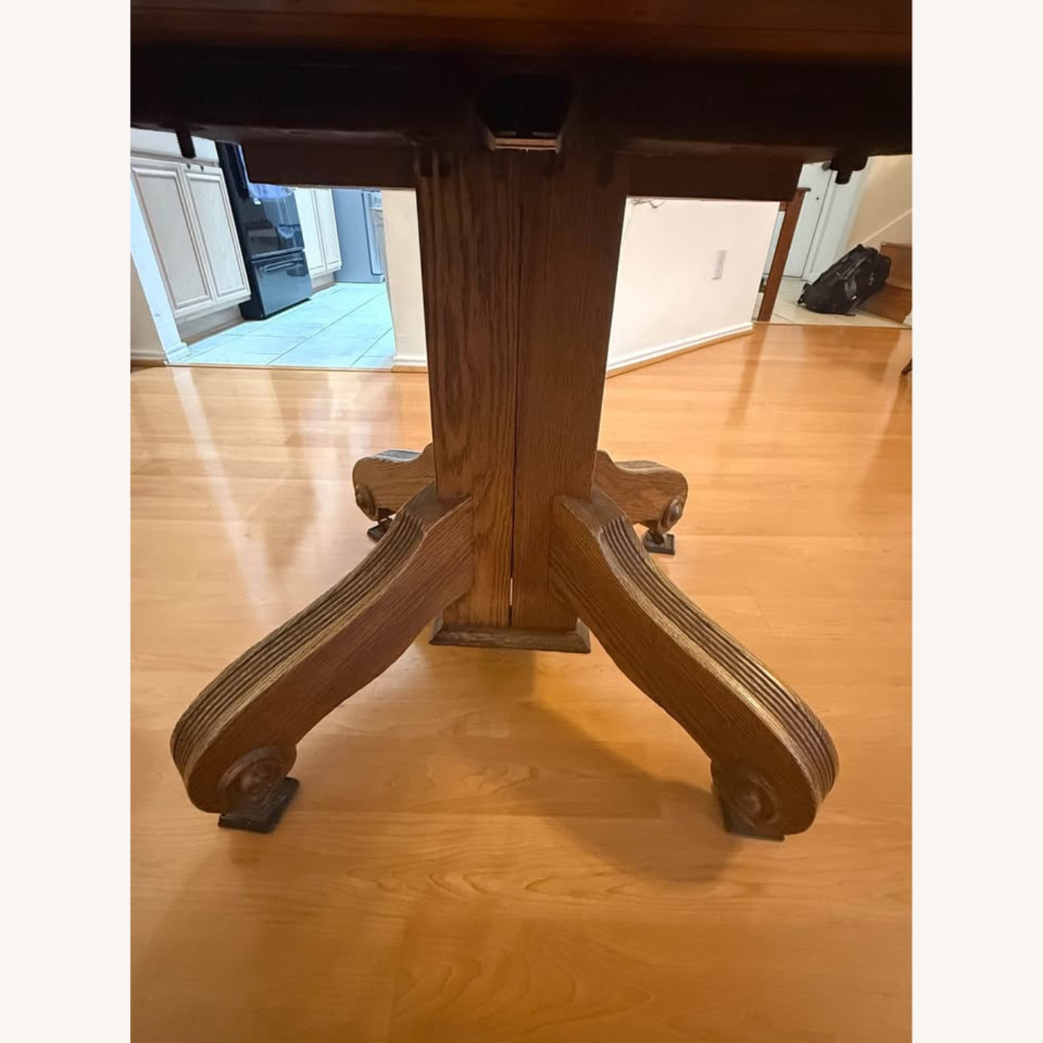 Stow & Davis Oak Dining Table w 5 Chairs 1900 - image-8