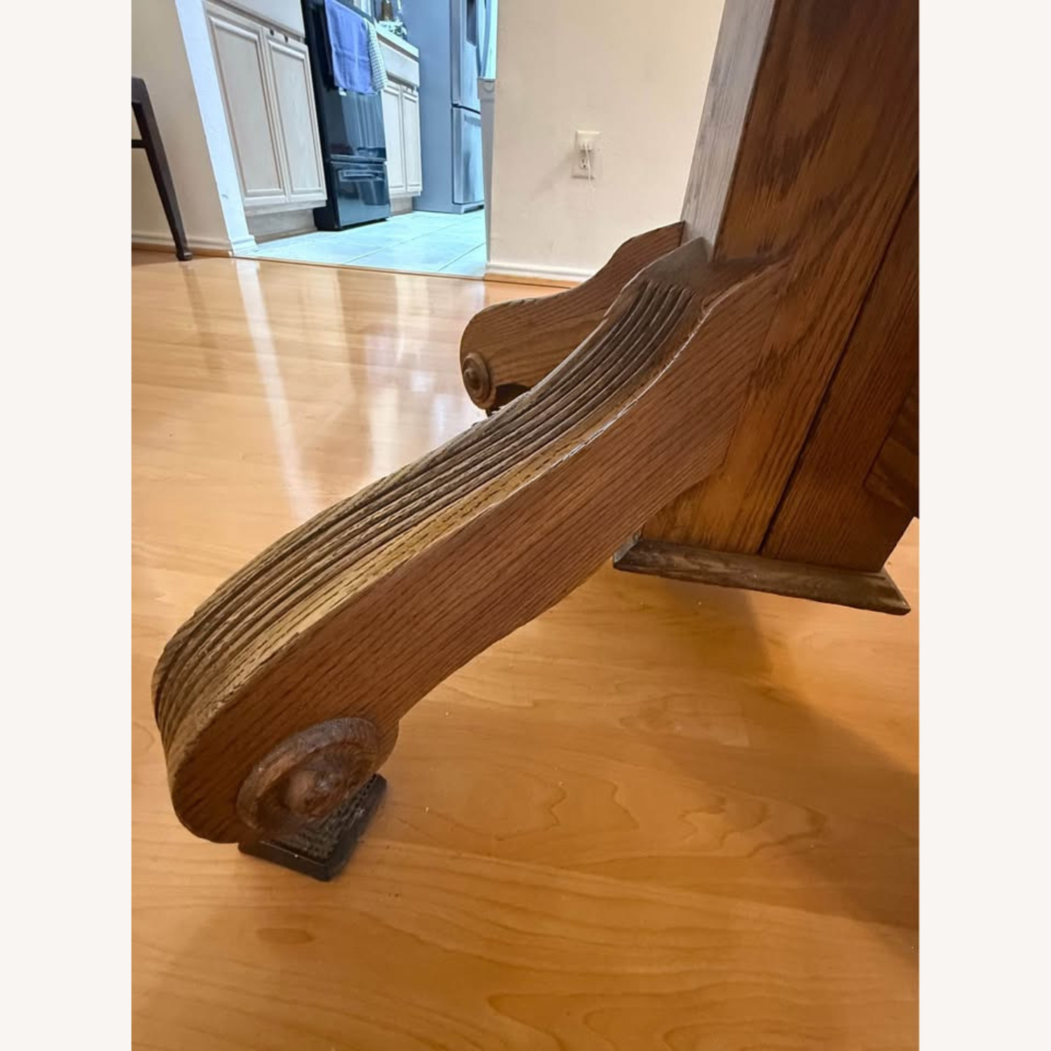 Stow & Davis Oak Dining Table w 5 Chairs 1900 - image-5