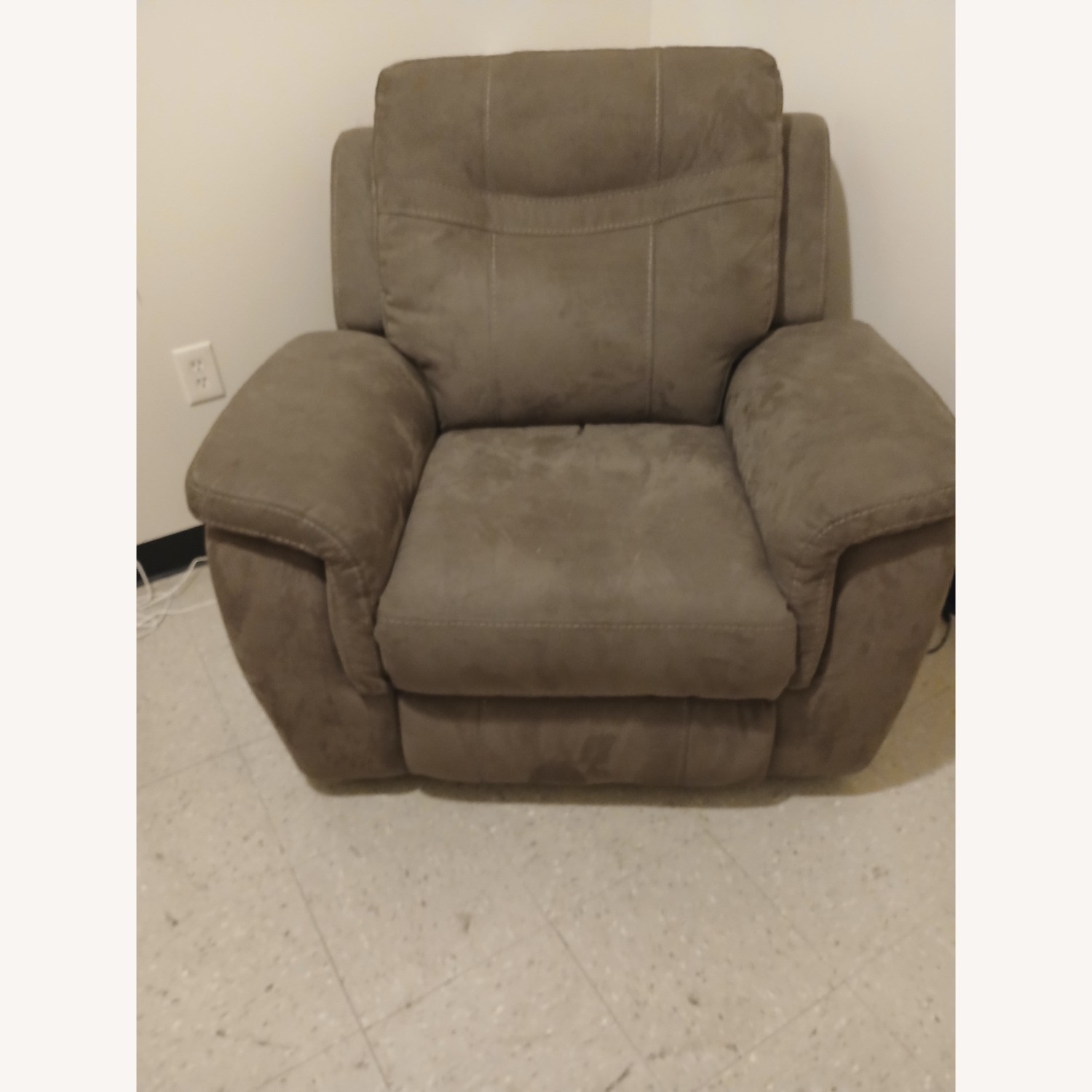 Raymour & Flanigan Beige Recliner - image-1