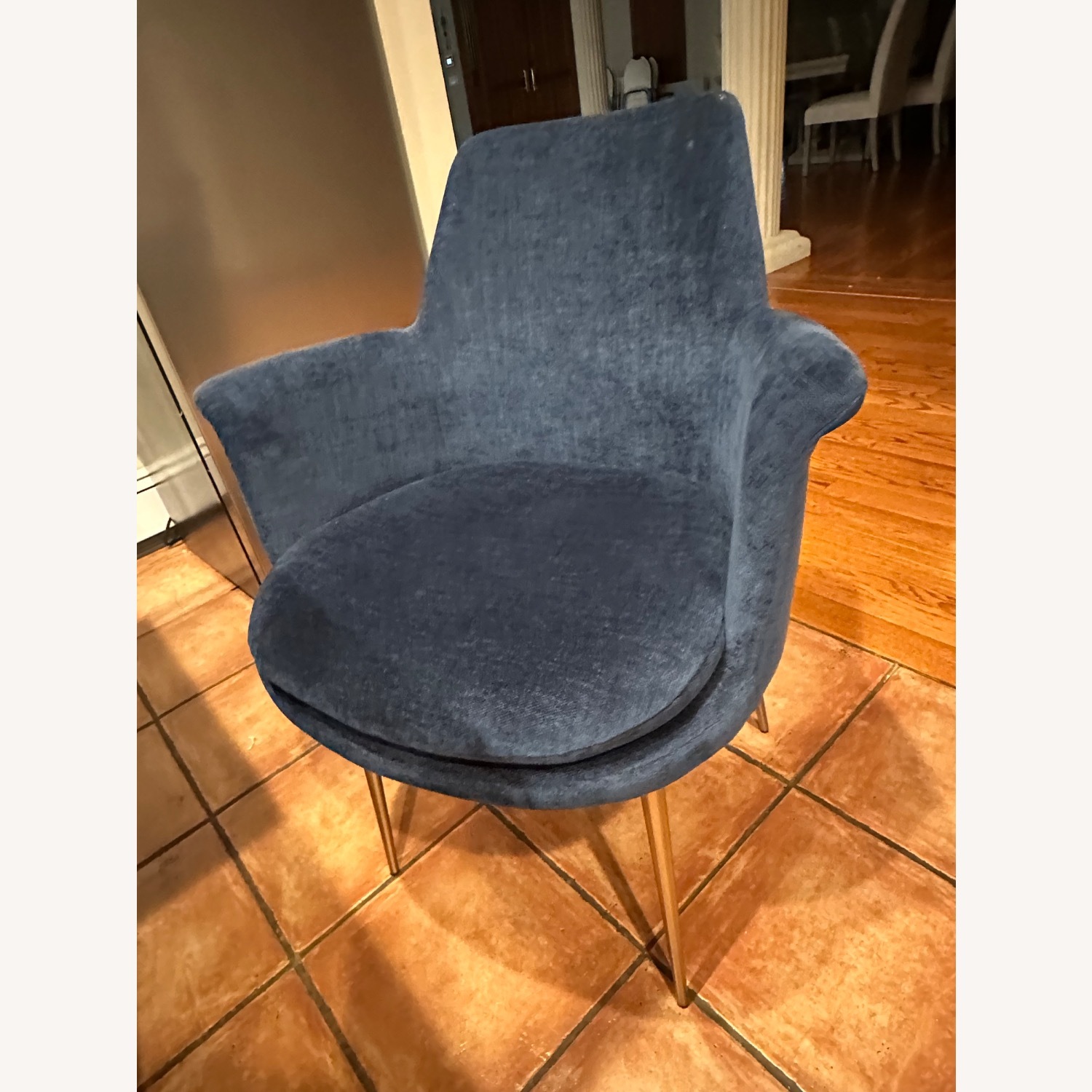 Crate & Barrel Yukon 102 inch Live Edge Table and Chairs - image-4