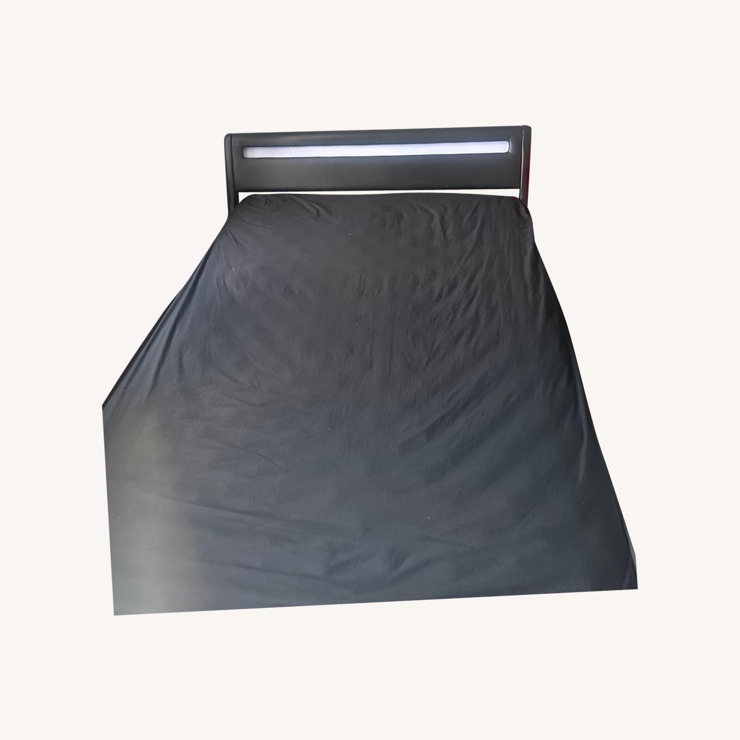 One Bedroom Bed - image-0