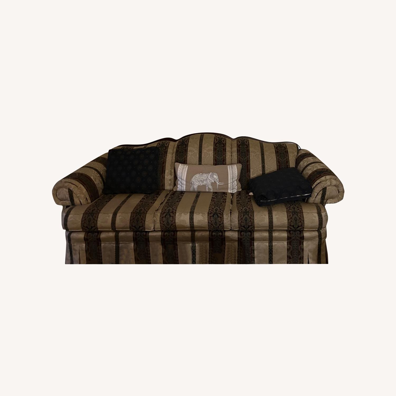 Love seat - image-0