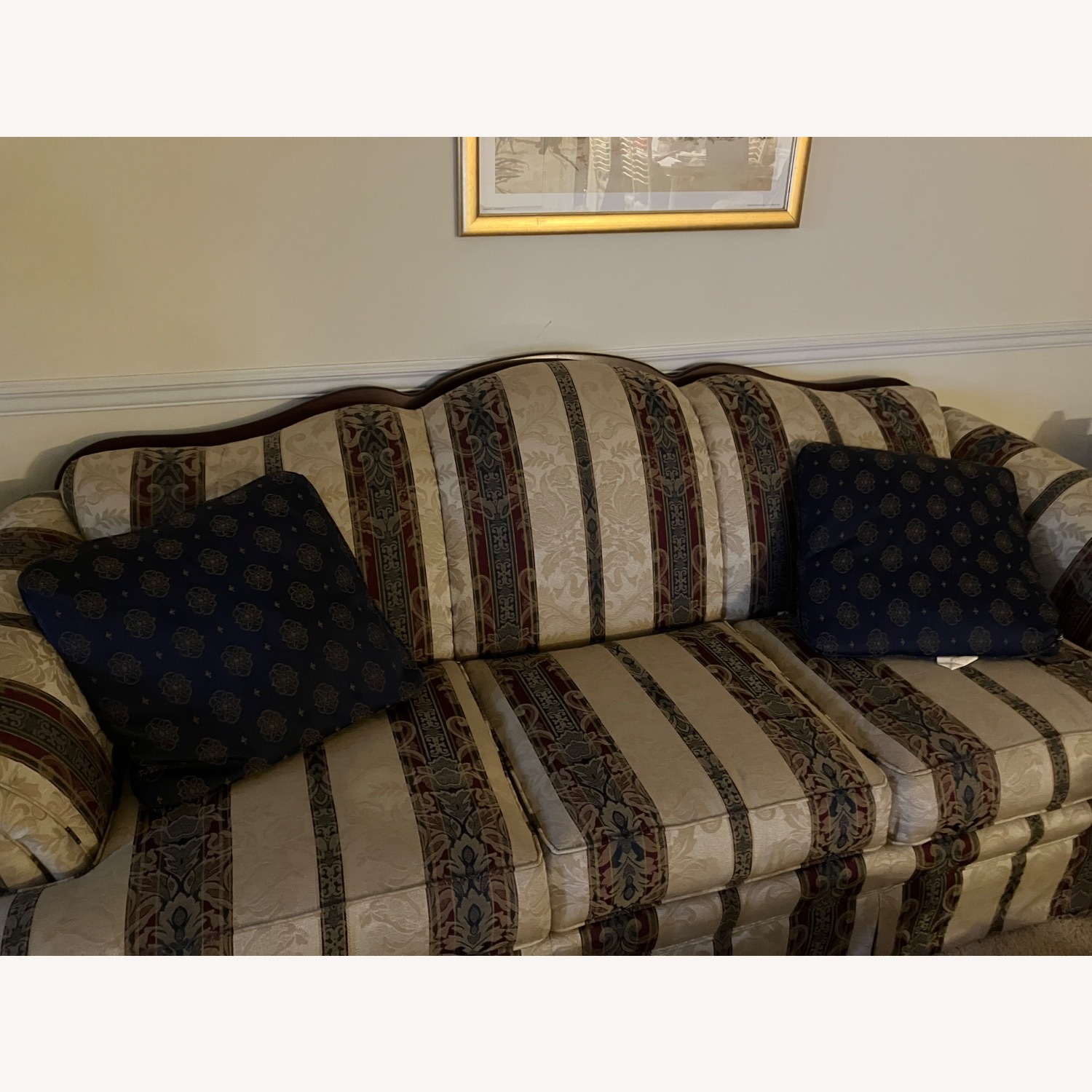 Love seat - image-1