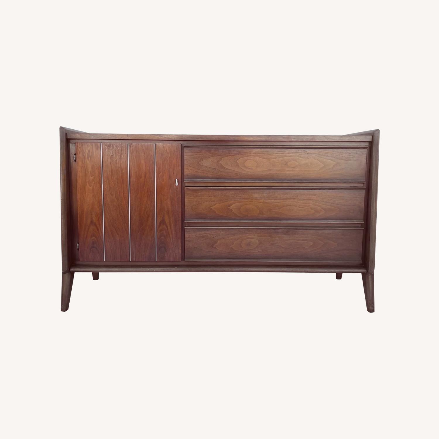 Mid-Century Dresser by United Furniture - image-0