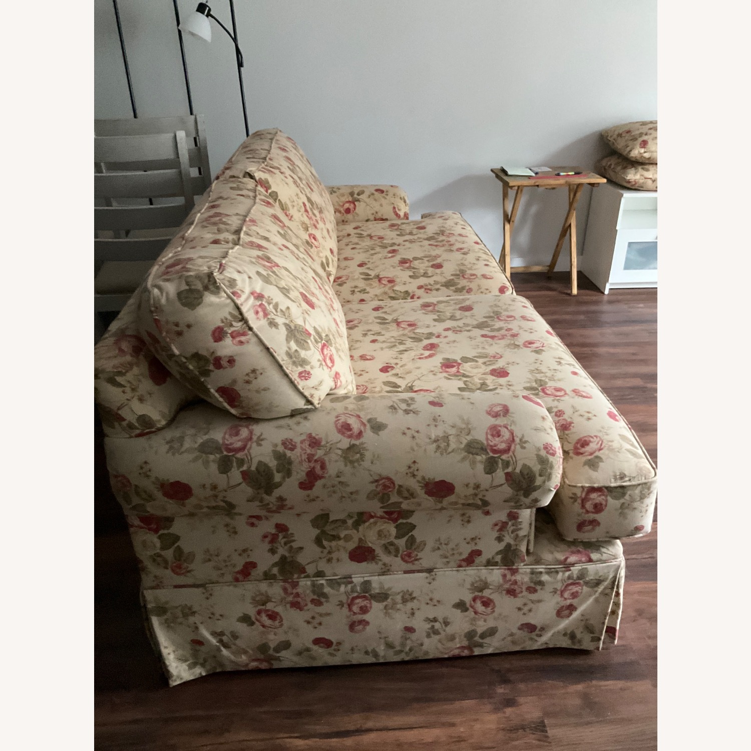 Craftmaster Couch Shabby Rose Colors - image-2