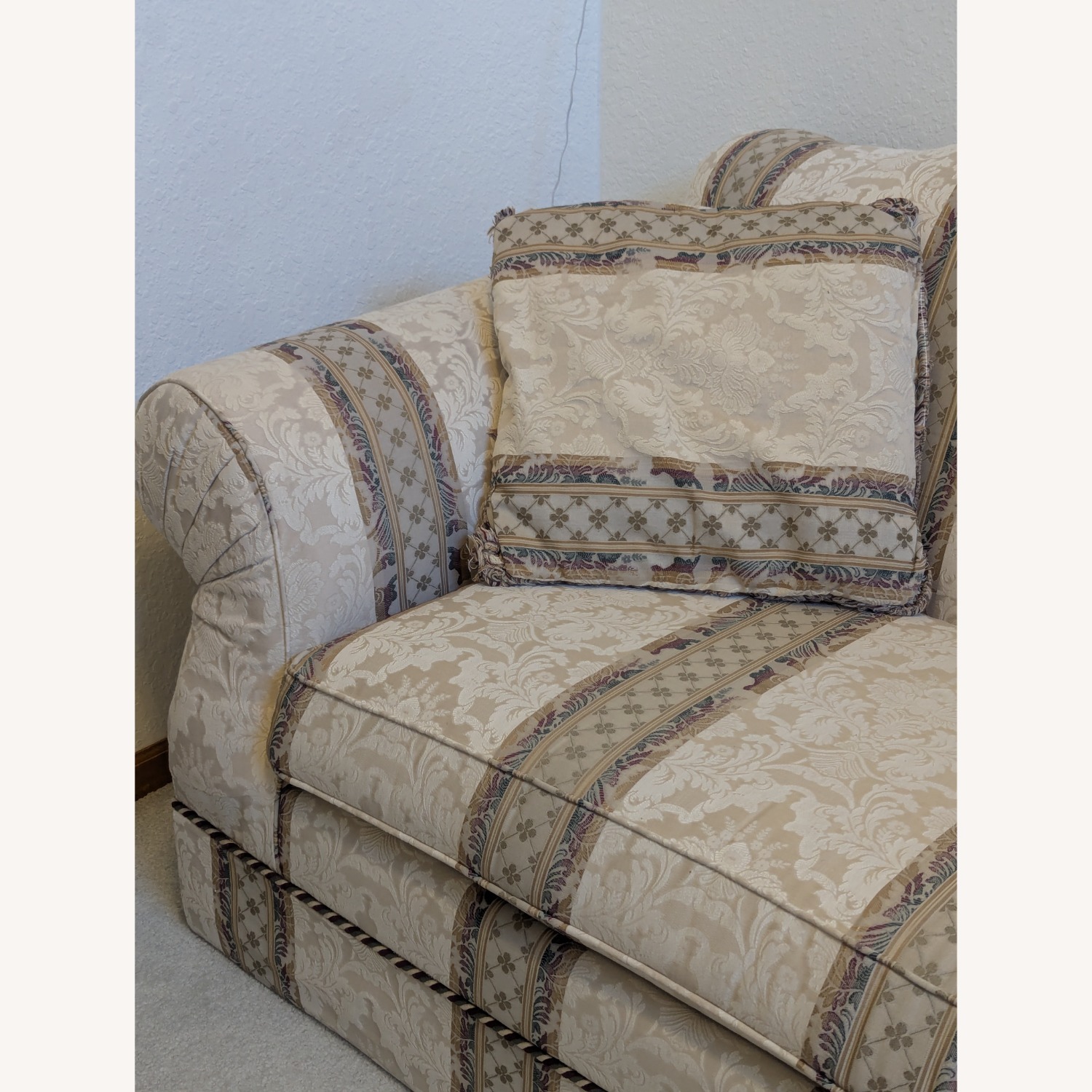 Classic Quality Sofa - image-3