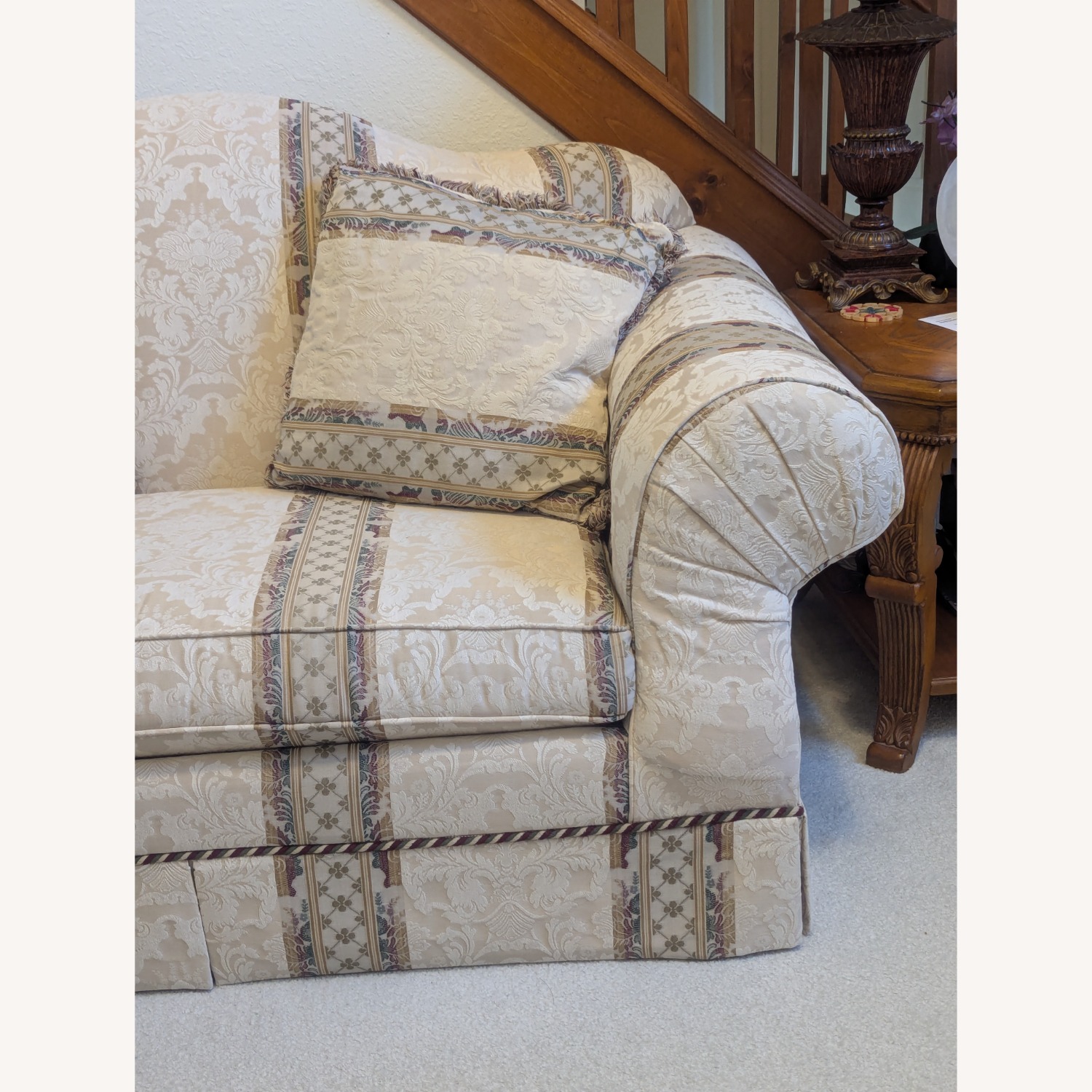 Classic Quality Sofa - image-4