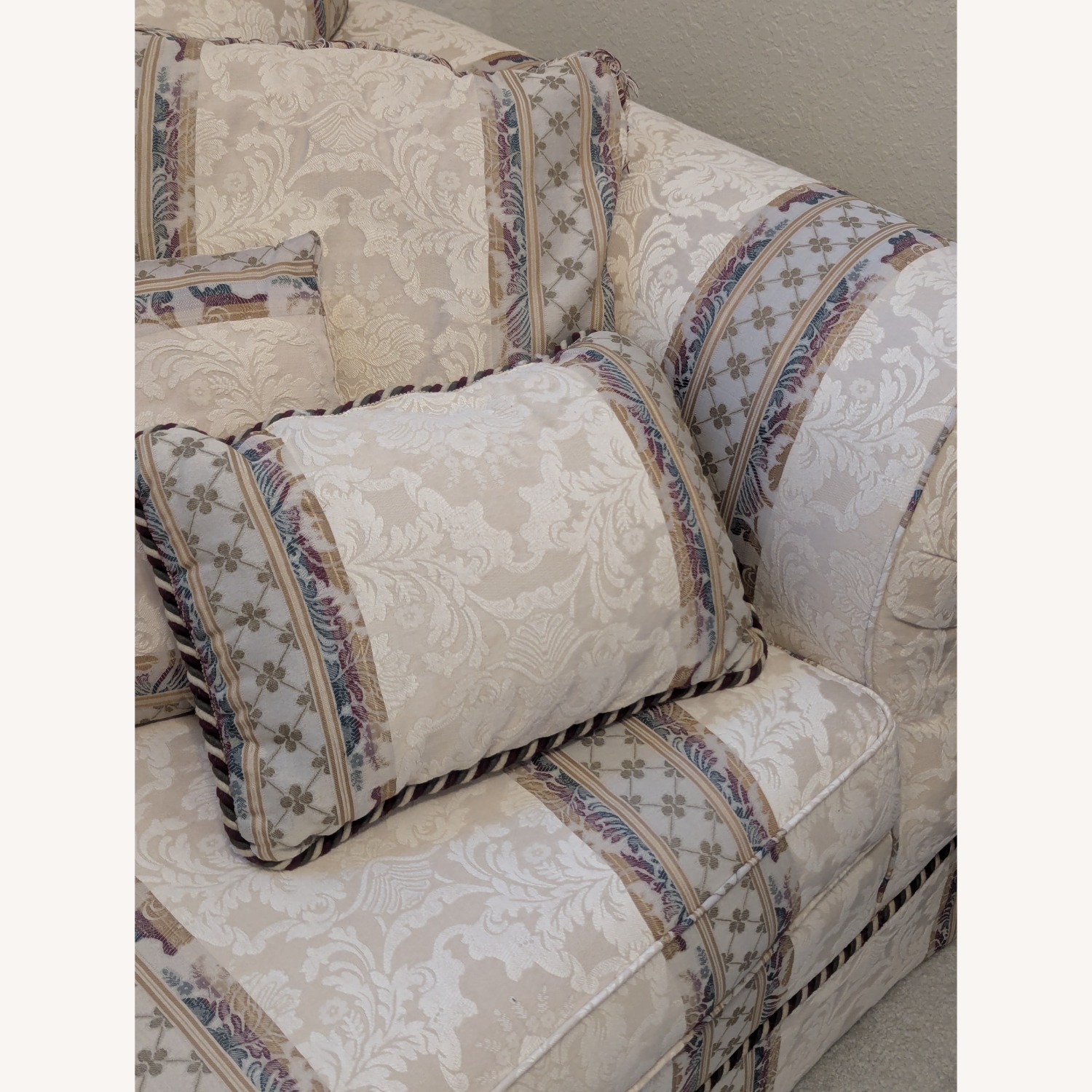 Classic Quality Sofa - image-5