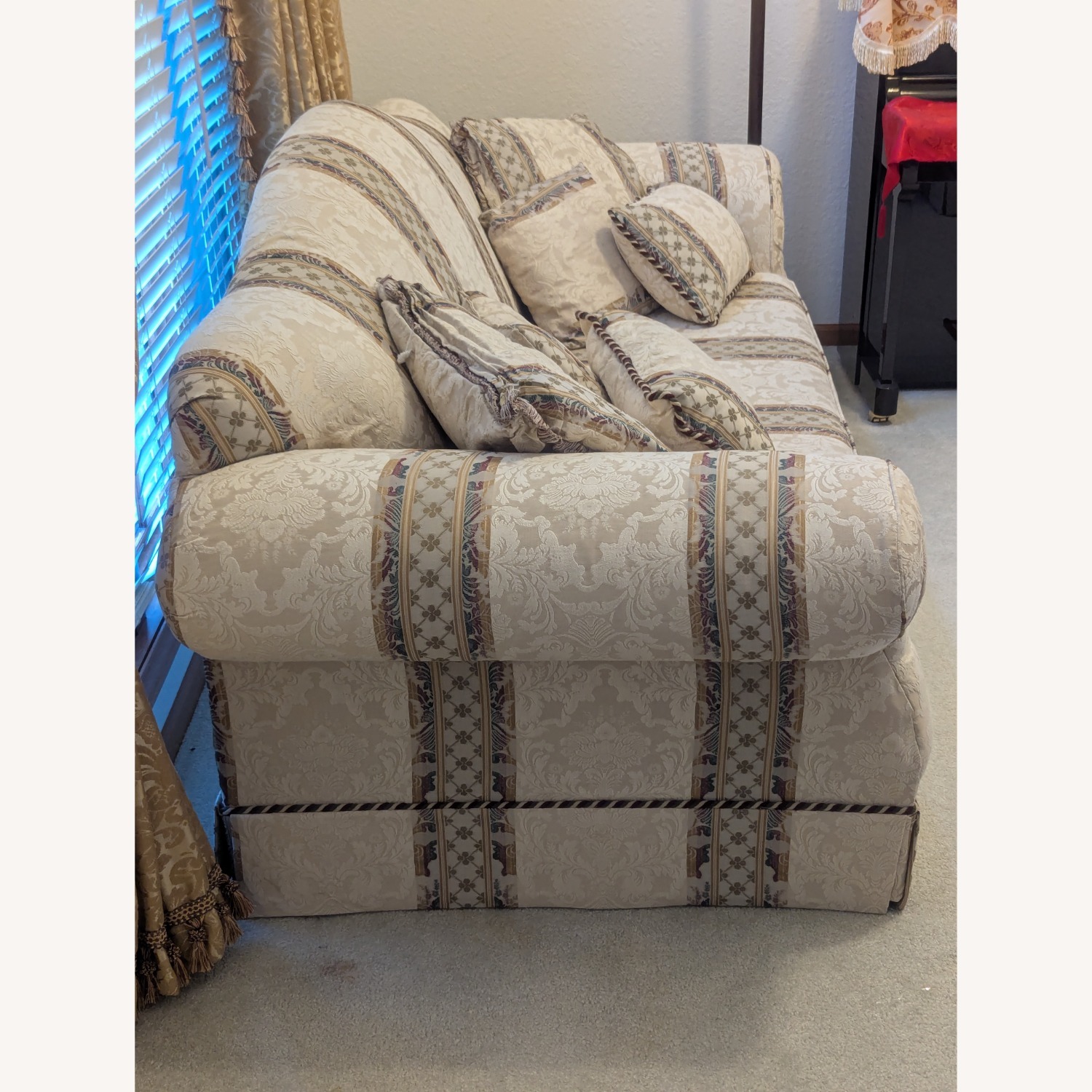 Classic Quality Sofa - image-6