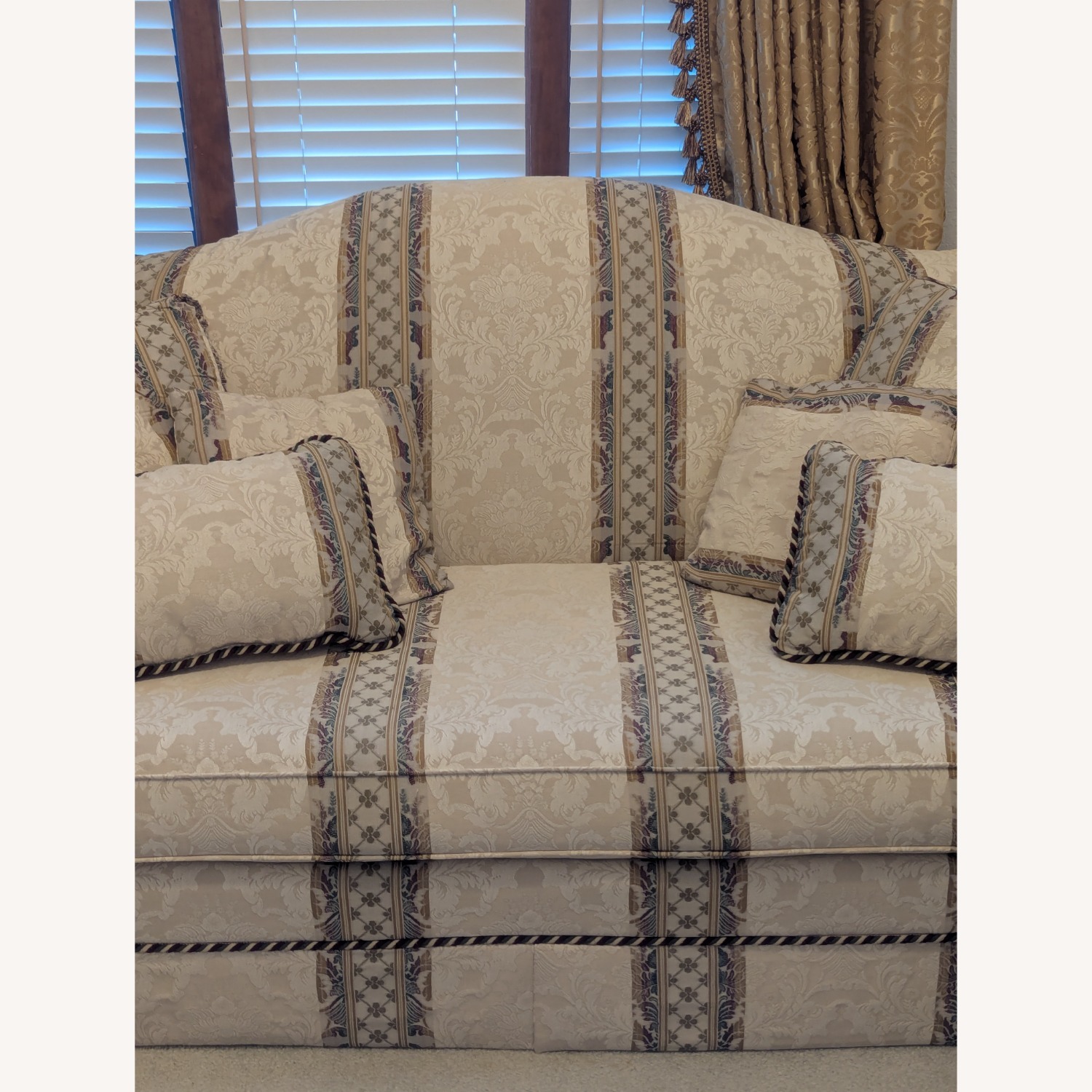 Classic Quality Sofa - image-2