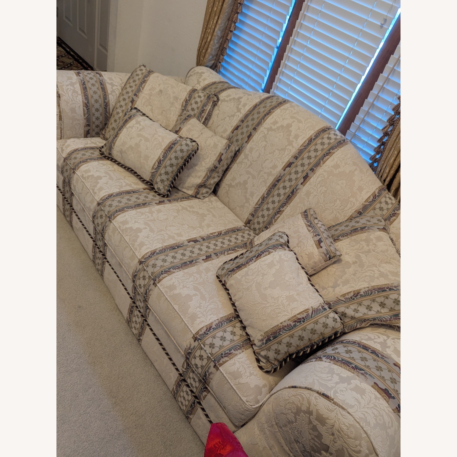 Classic Quality Sofa - image-3