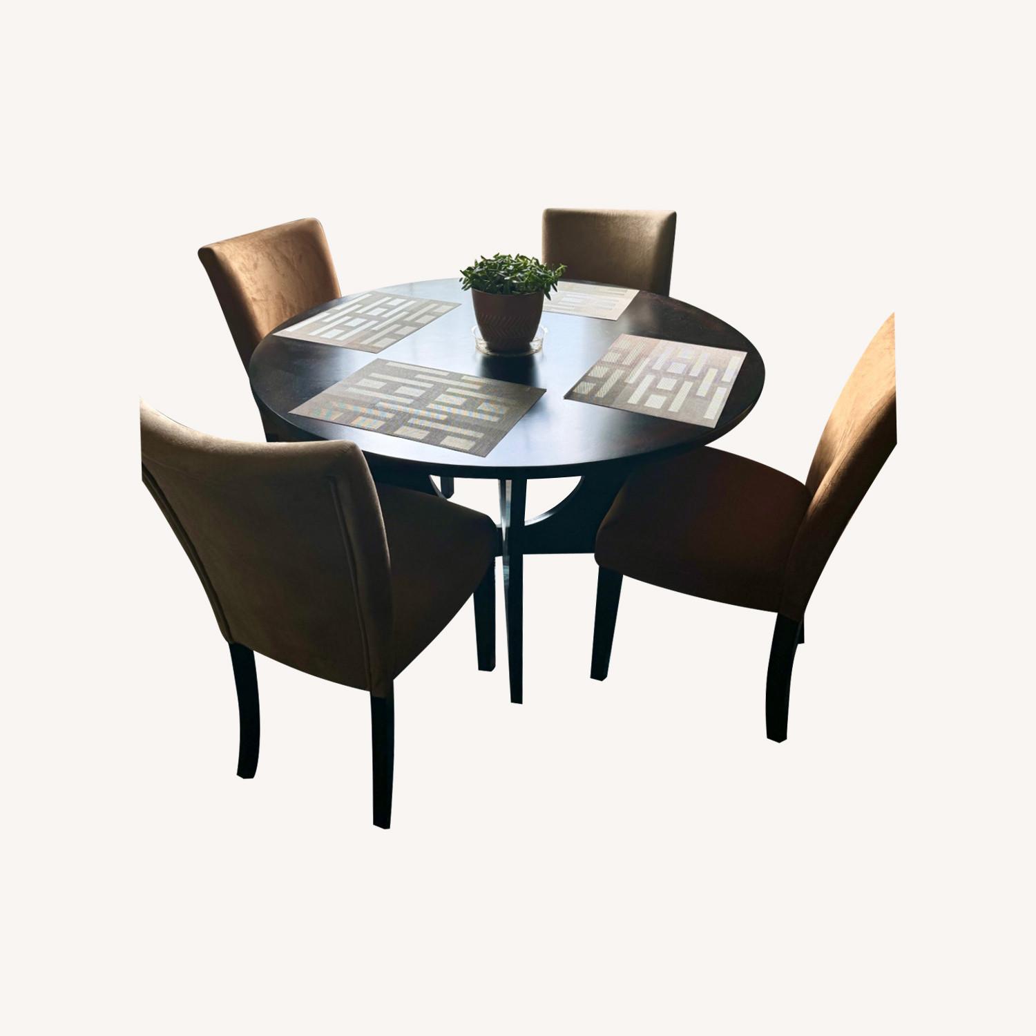 Rooms To Go Dining Set - image-0