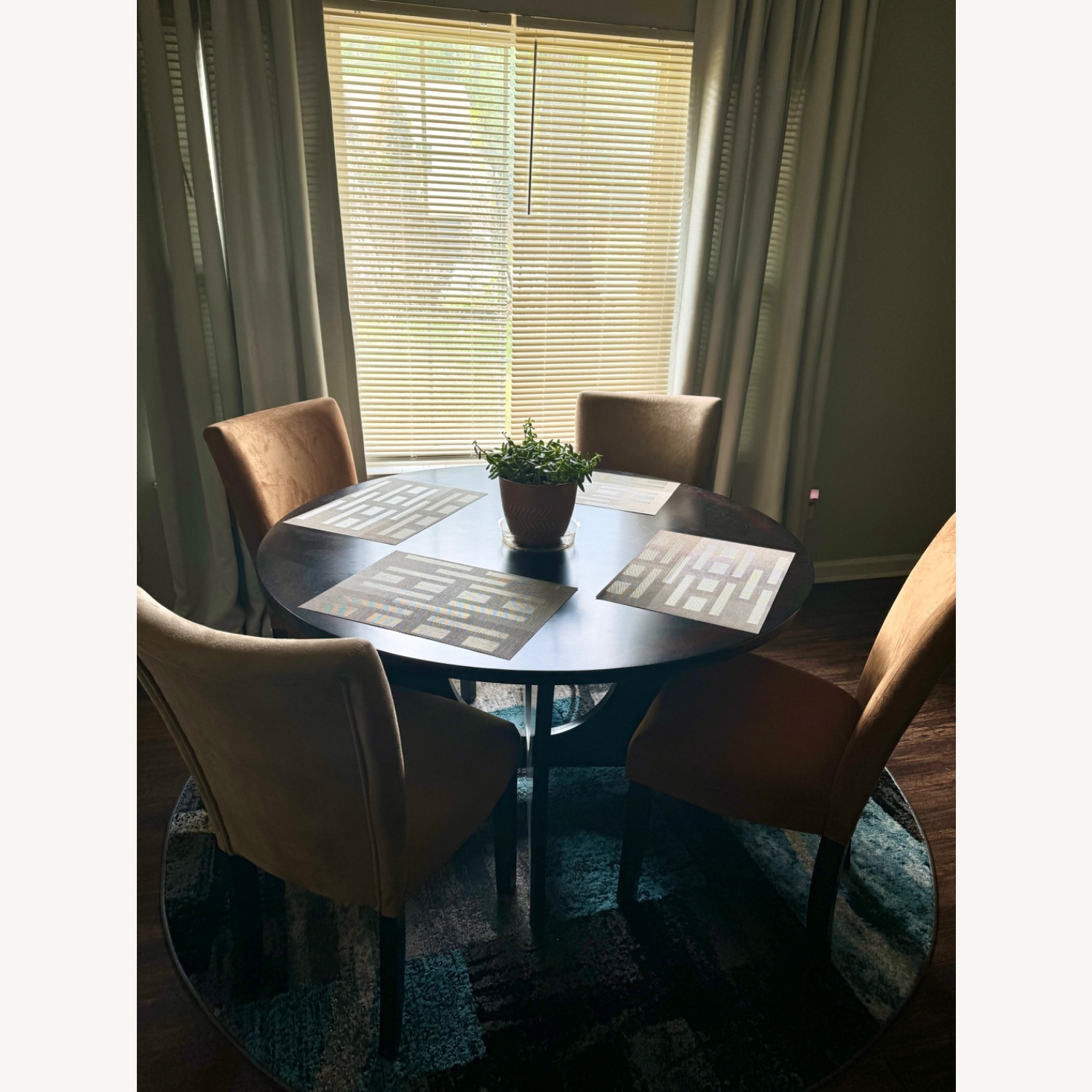 Rooms To Go Dining Set - image-1