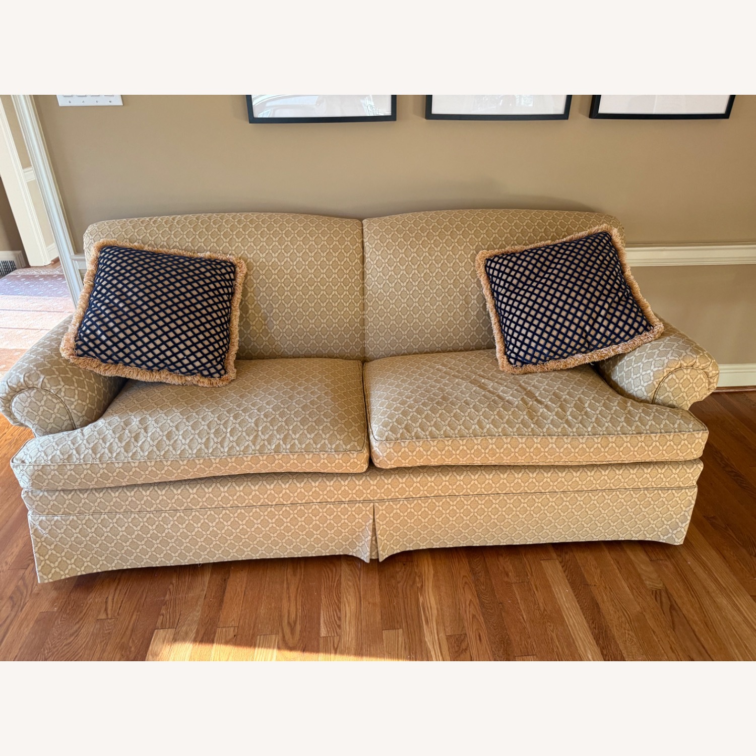 3+ Person Grand Sofa - image-0