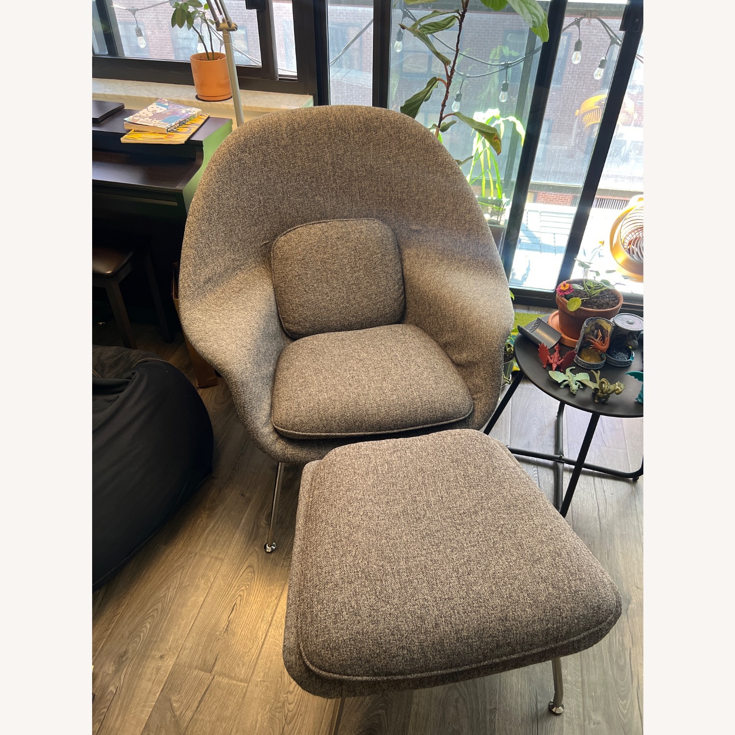 Womb Chair + Ottoman (Replica) - image-1