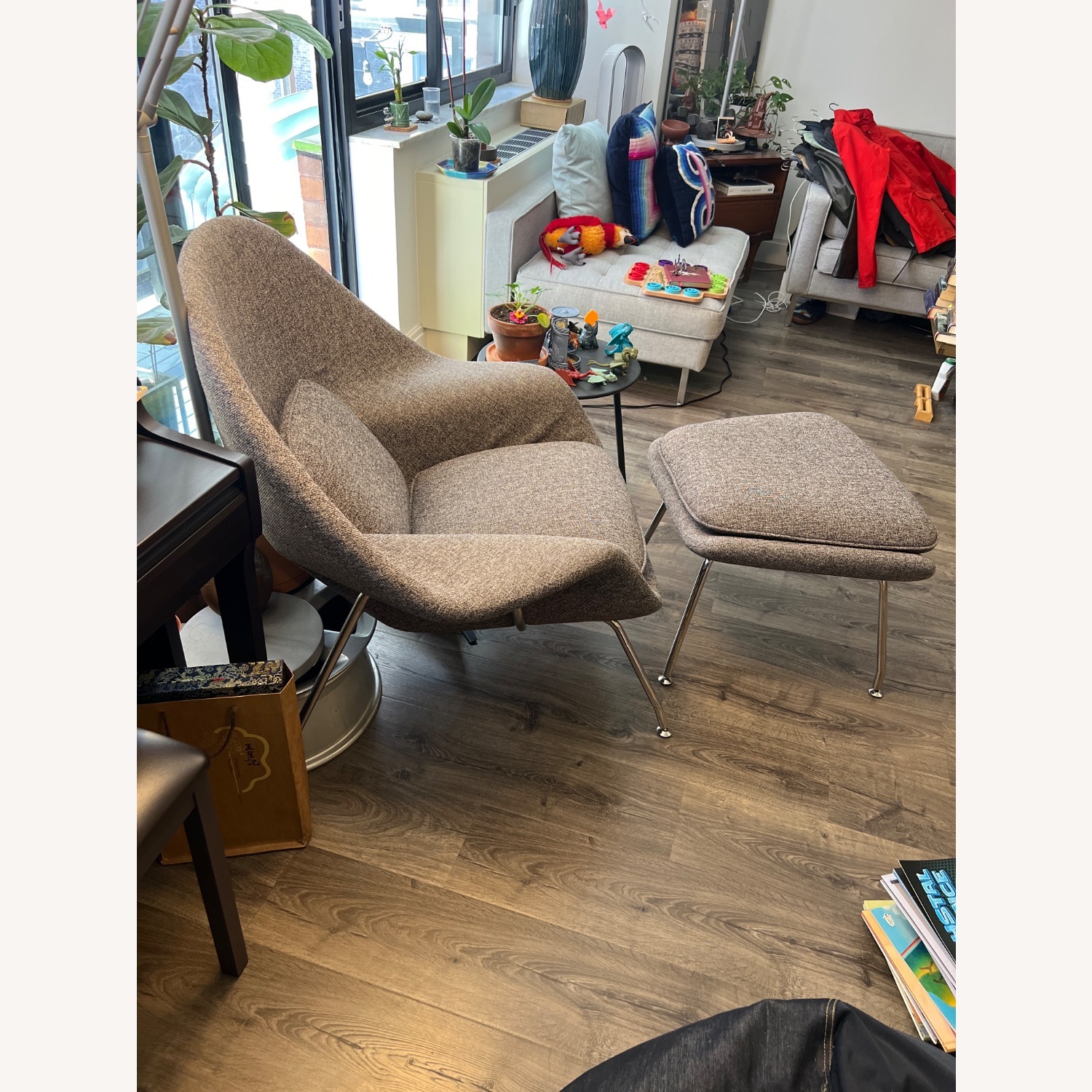 Womb Chair + Ottoman (Replica) - image-3