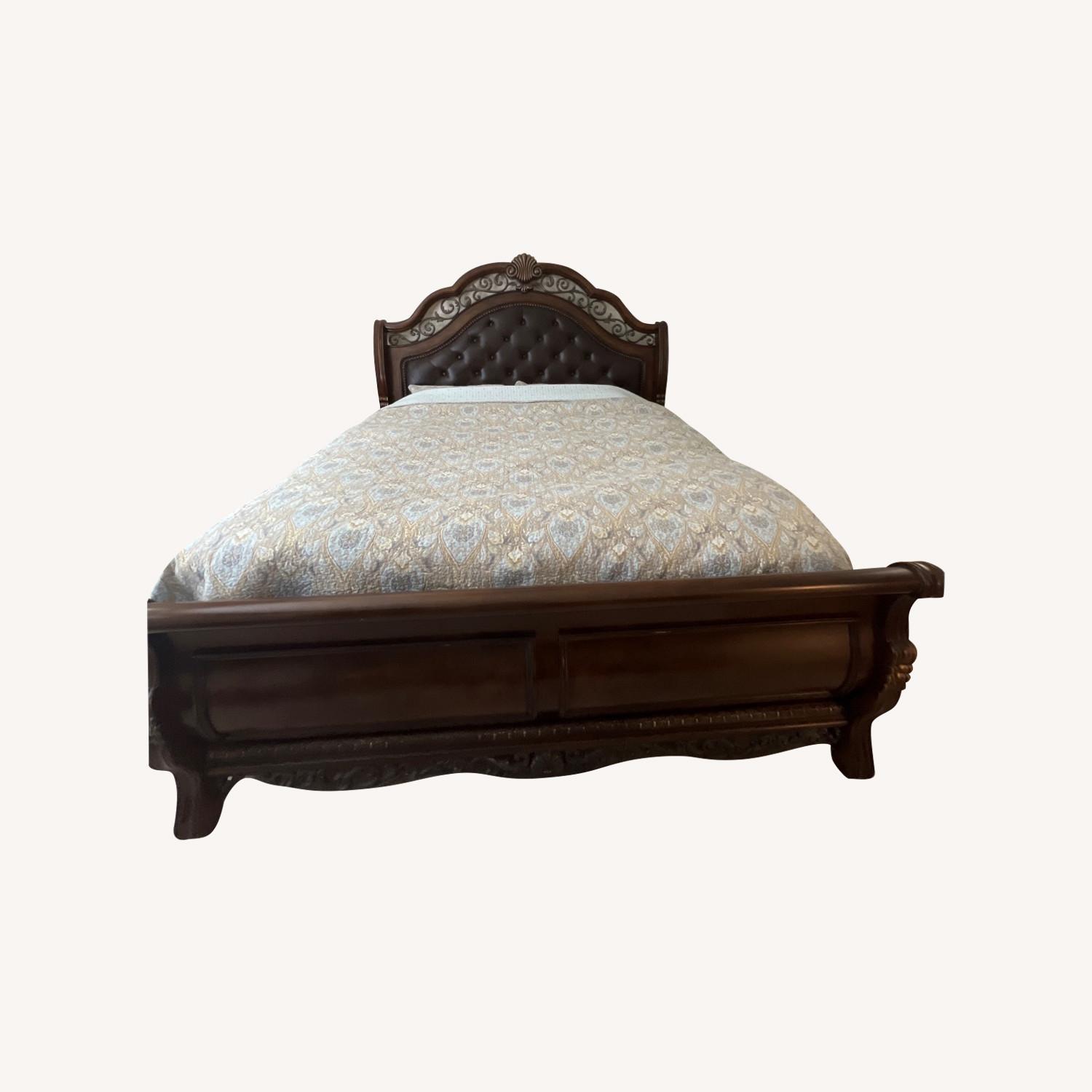 King Size Bed - image-0