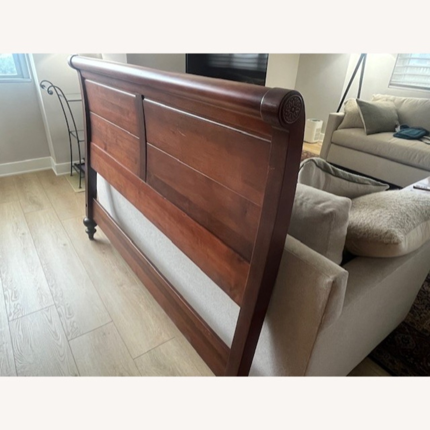 Ethan Allen British Classic Island Queen Size Bed - image-11