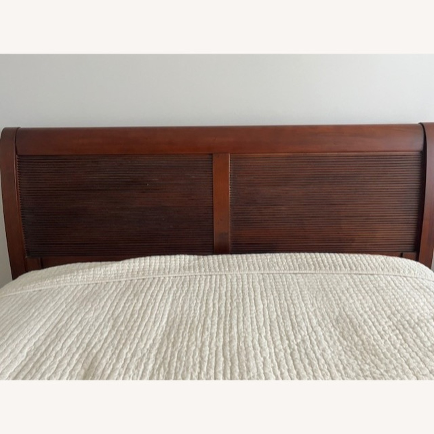 Ethan Allen British Classic Island Queen Size Bed - image-4