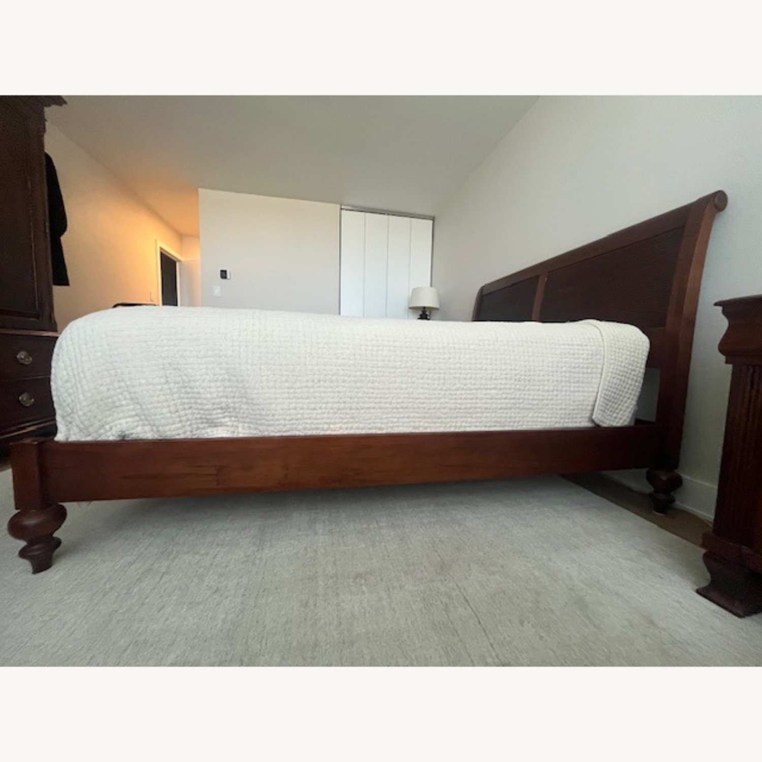 Ethan Allen British Classic Island Queen Size Bed - image-2