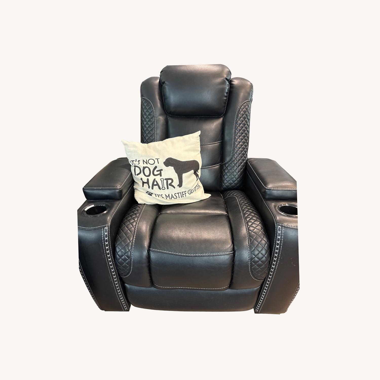 Single Recliner - image-0