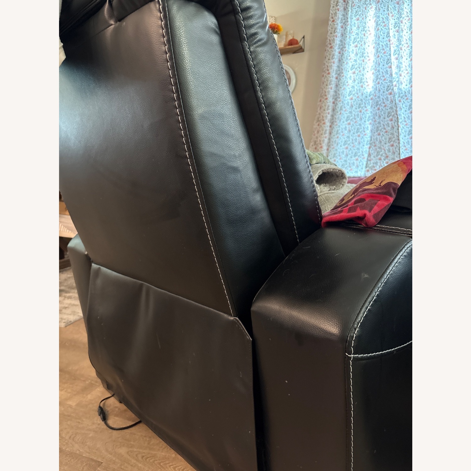 Single Recliner - image-8