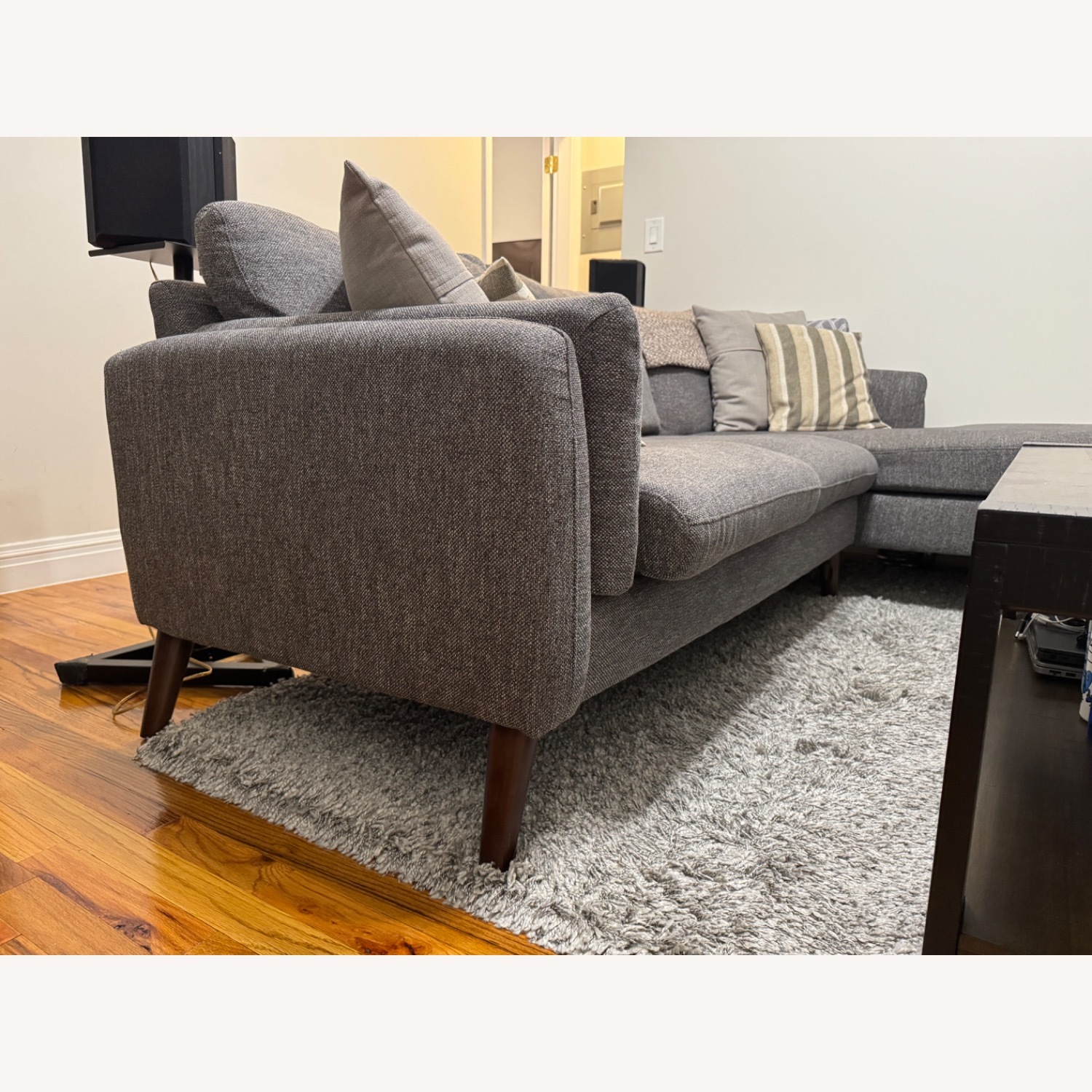 Nemec 93" Wide Right Hand Facing Sofa & Chaise - image-9