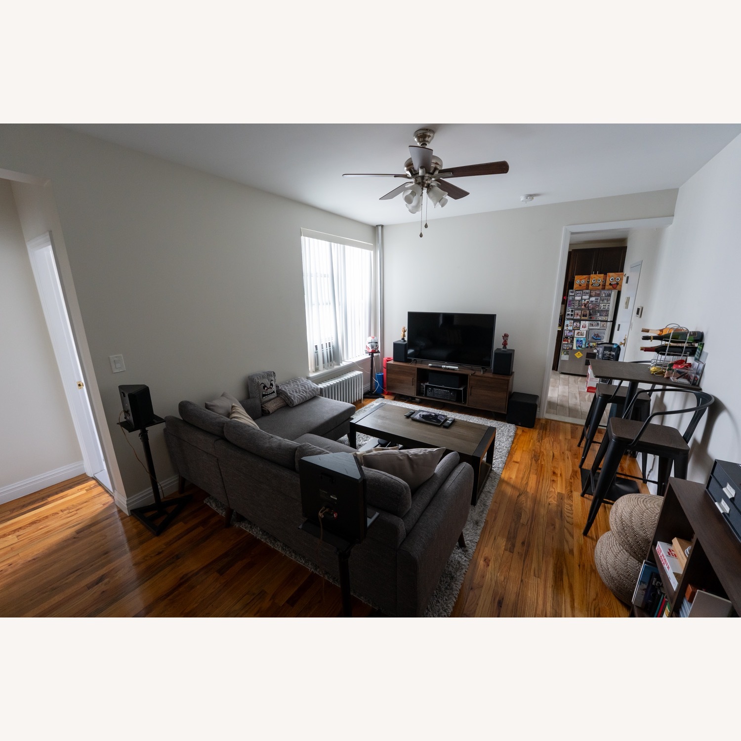 Nemec 93" Wide Right Hand Facing Sofa & Chaise - image-4