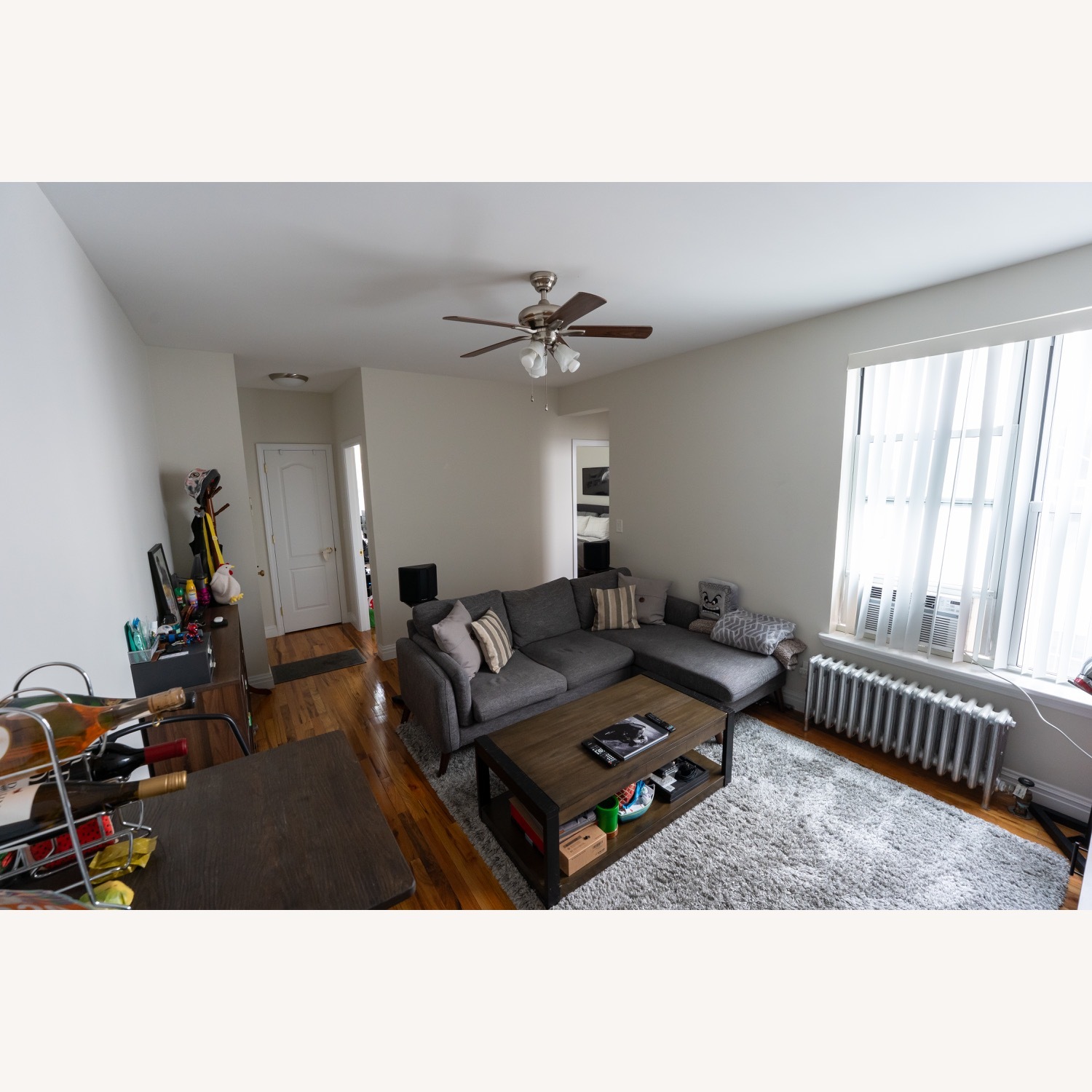 Nemec 93" Wide Right Hand Facing Sofa & Chaise - image-1