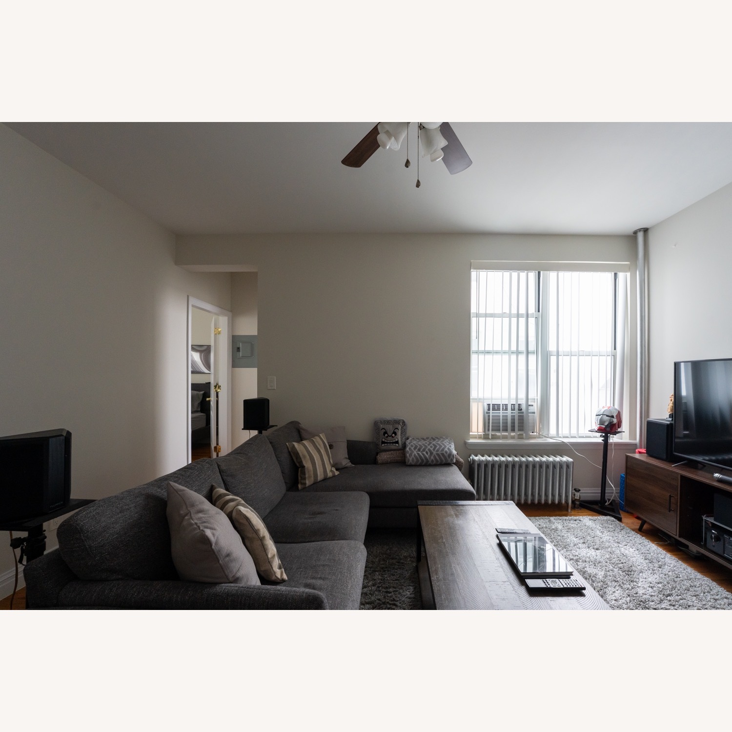 Nemec 93" Wide Right Hand Facing Sofa & Chaise - image-2