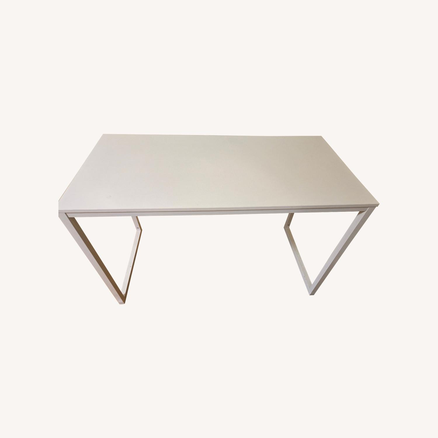 White Desk - image-0