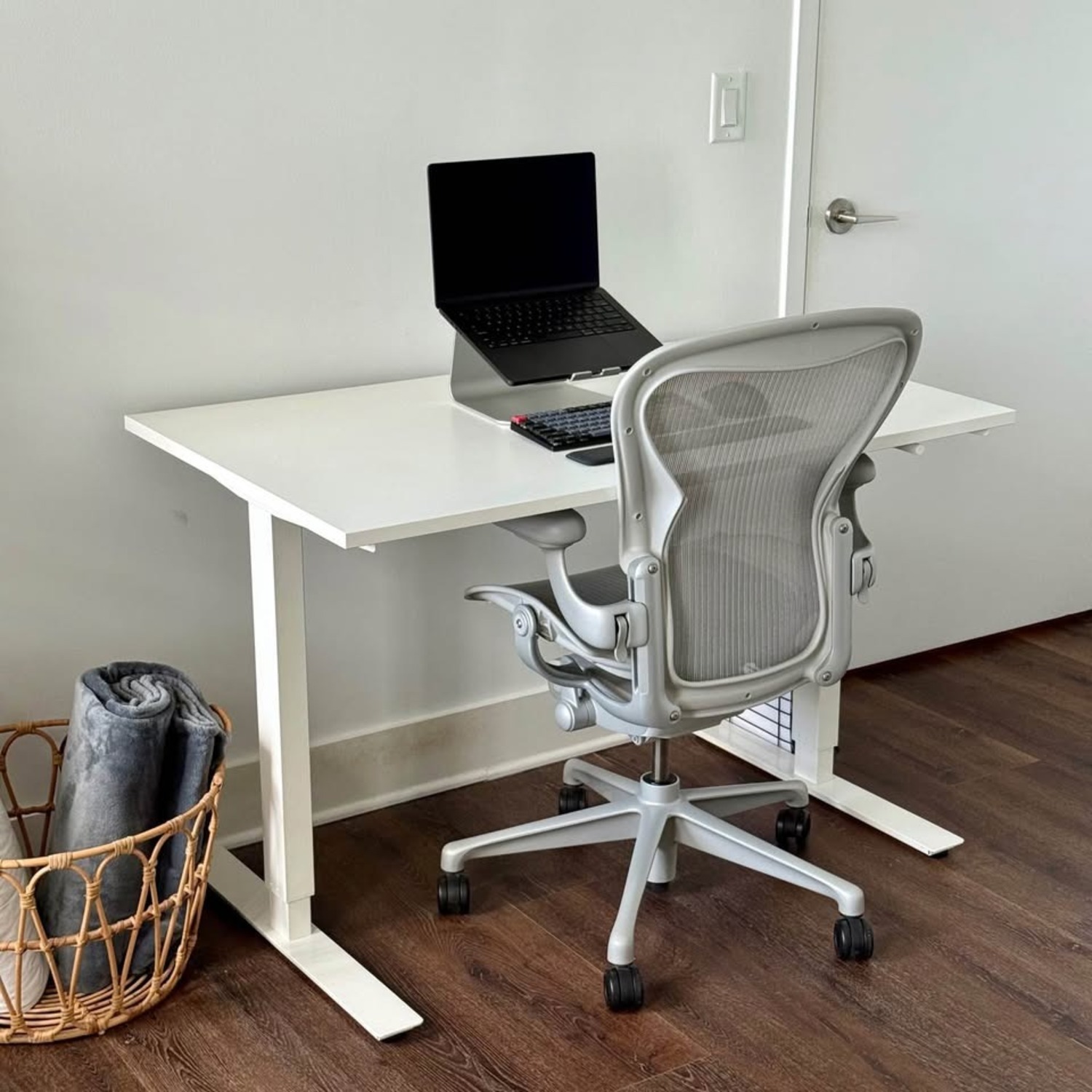 Trotten Stand/Sit Desk - image-1
