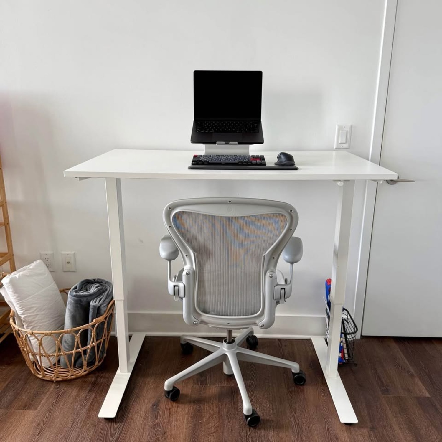 Trotten Stand/Sit Desk - image-4