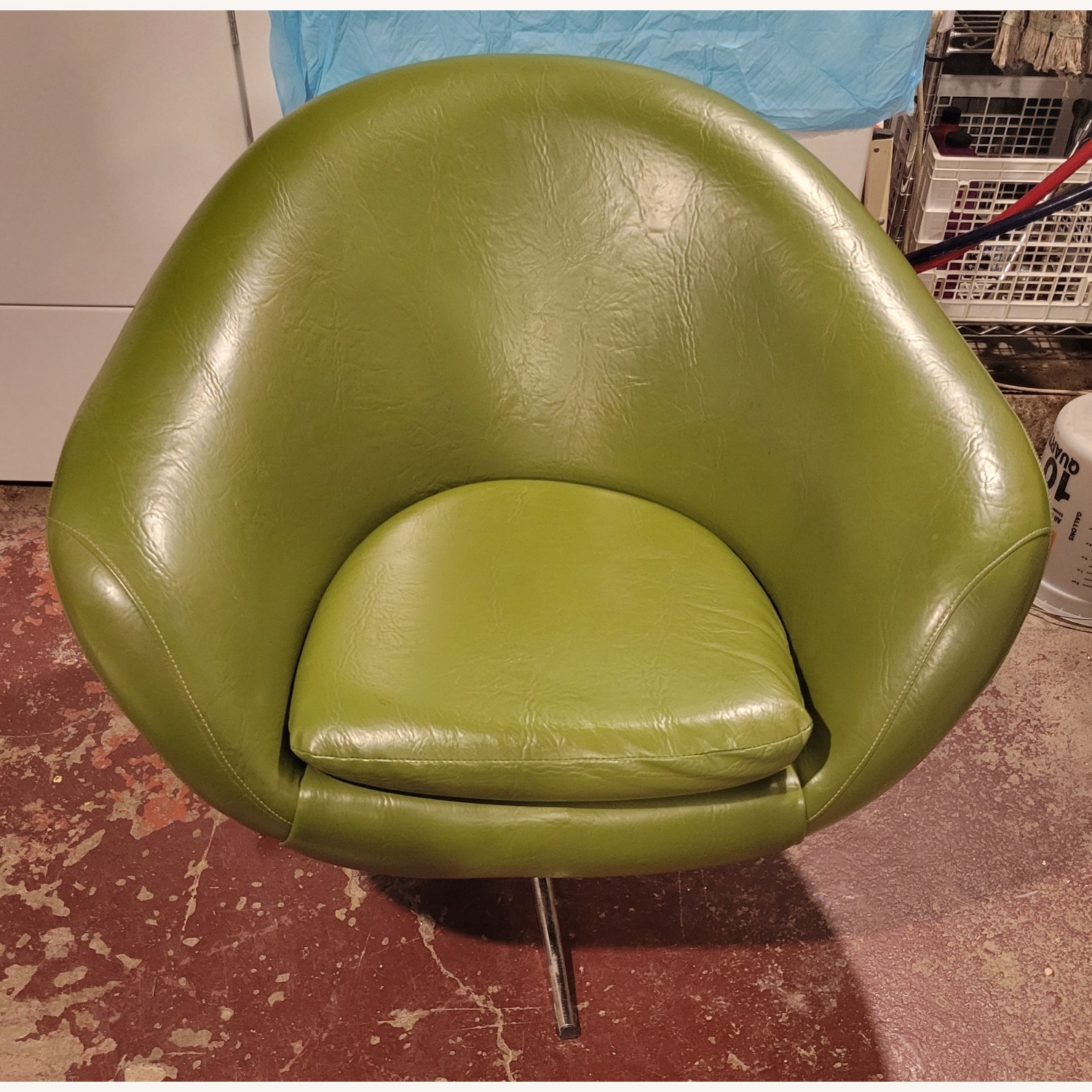 Mid-Century Swivel Pod Chair - image-1
