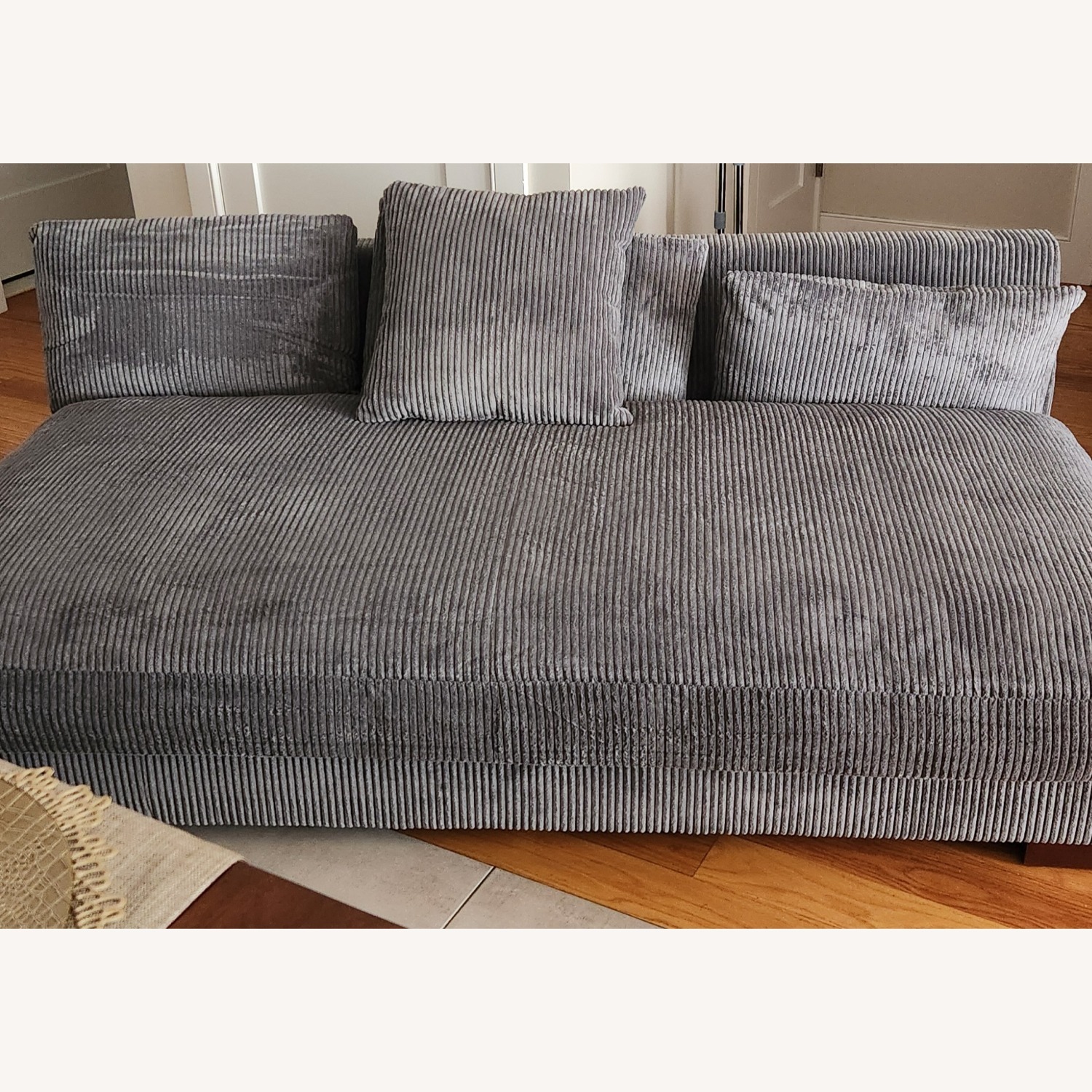 Loveseat - image-3