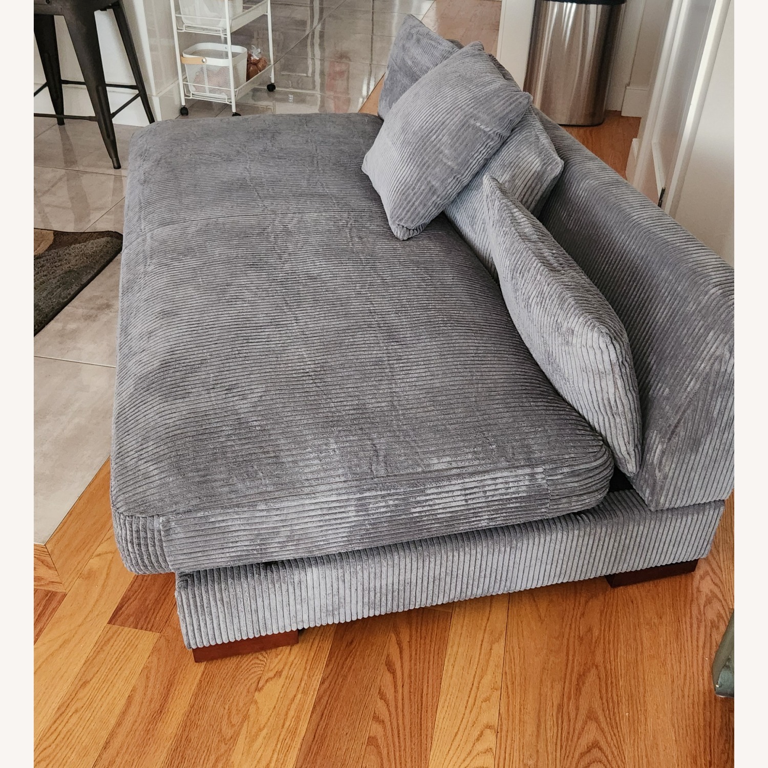 Loveseat - image-1