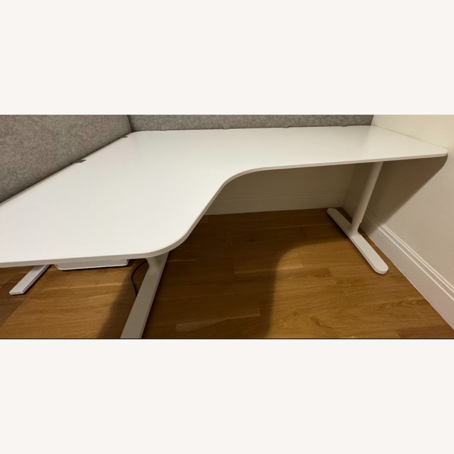 IKEA Bekant Desk - AptDeco