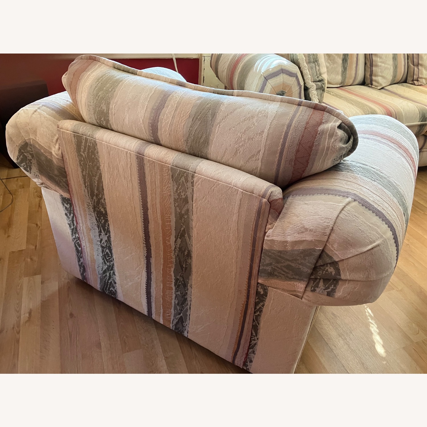 Oversized Living Room Chair - image-9