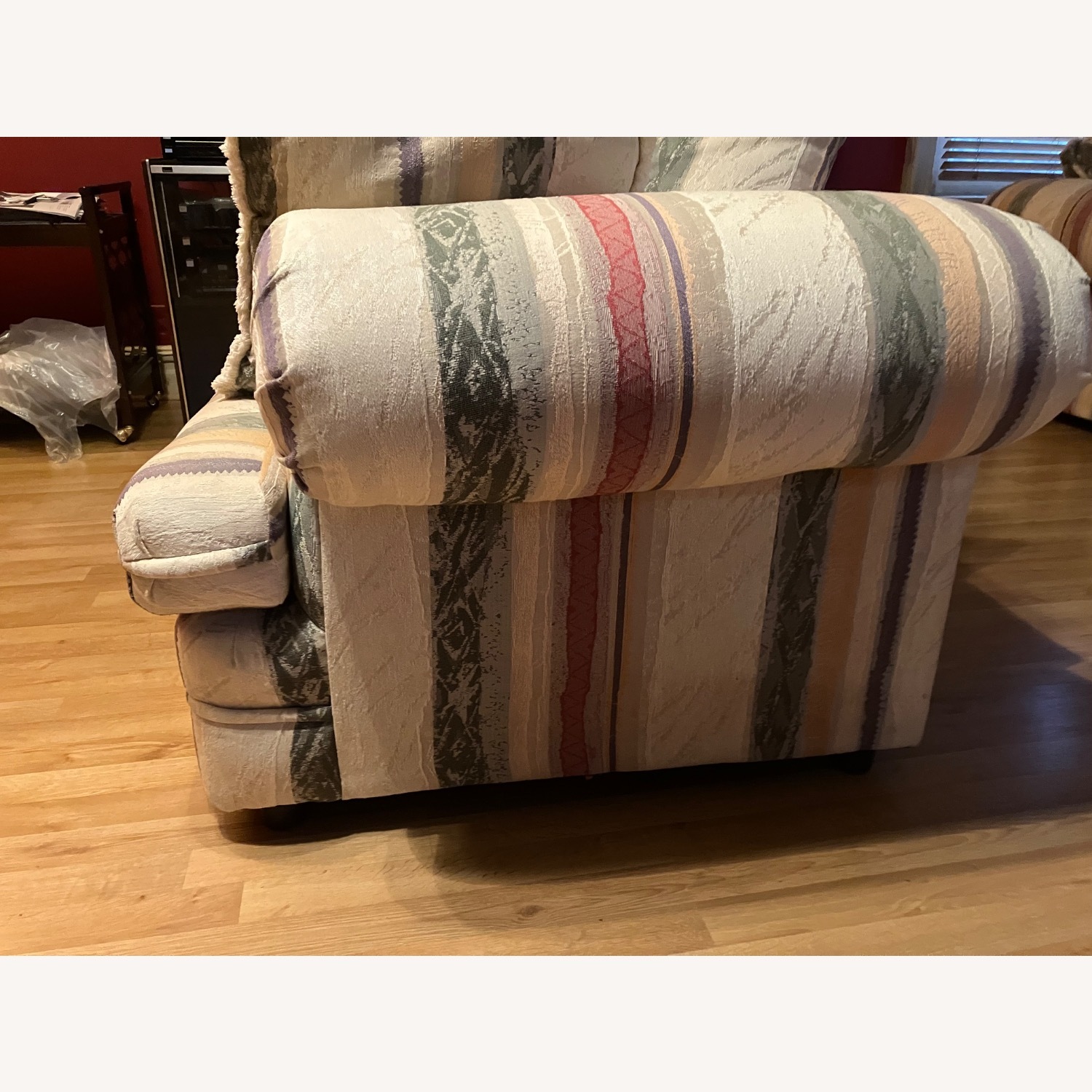 Love seats - image-11