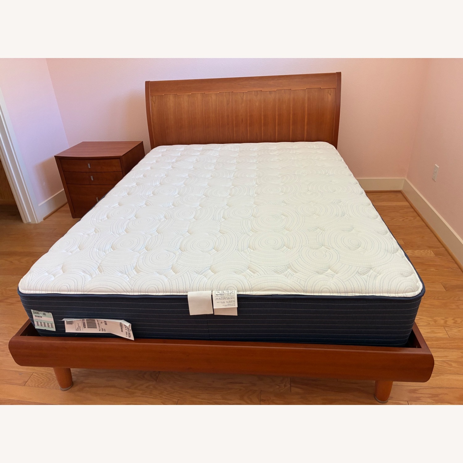 Scandalnavian Italy Queen Bed - image-1